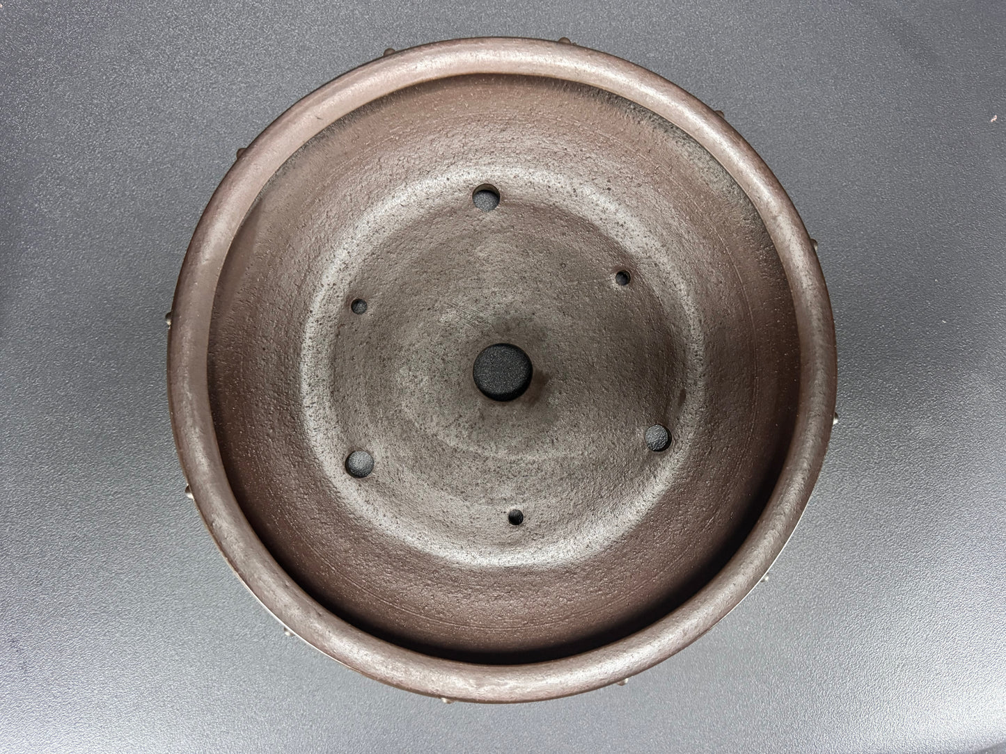 YAMAAKI 3rd Generation (Kataoka Toshio) "爪描き"- 常滑-35.5 Ribbed Demon-Footed Round Pot 35.5cm