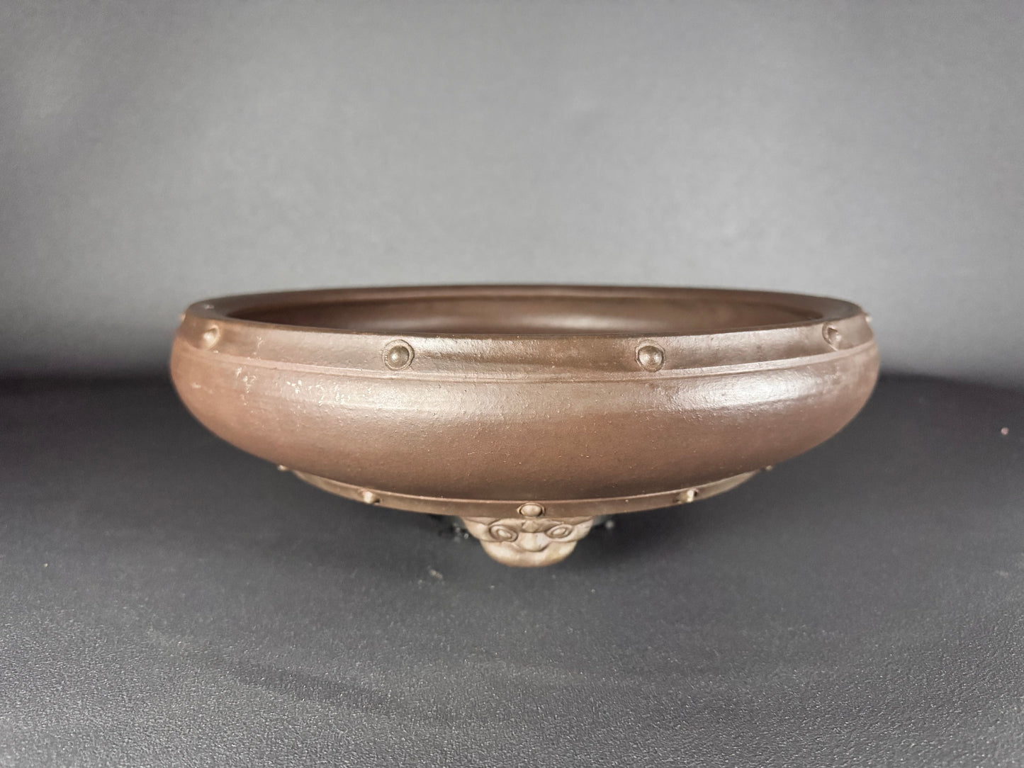 YAMAAKI 3rd Generation (Kataoka Toshio) "爪描き"- 常滑-35.5 Ribbed Demon-Footed Round Pot 35.5cm