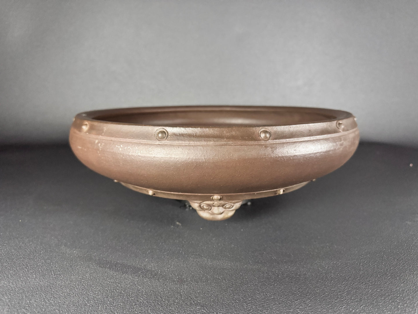 YAMAAKI 3rd Generation (Kataoka Toshio) "爪描き"- 常滑-35.5 Ribbed Demon-Footed Round Pot 35.5cm