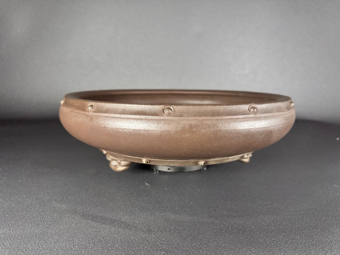YAMAAKI 3rd Generation (Kataoka Toshio) "爪描き"- 常滑-35.5 Ribbed Demon-Footed Round Pot 35.5cm