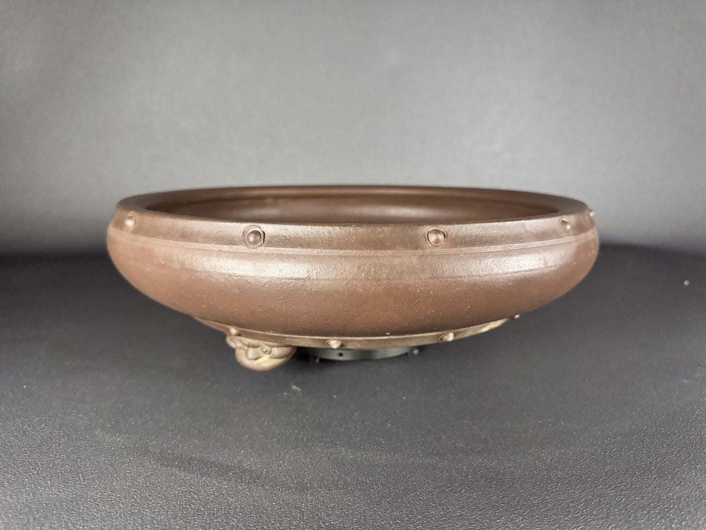 YAMAAKI 3rd Generation (Kataoka Toshio) "爪描き"- 常滑-35.5 Ribbed Demon-Footed Round Pot 35.5cm