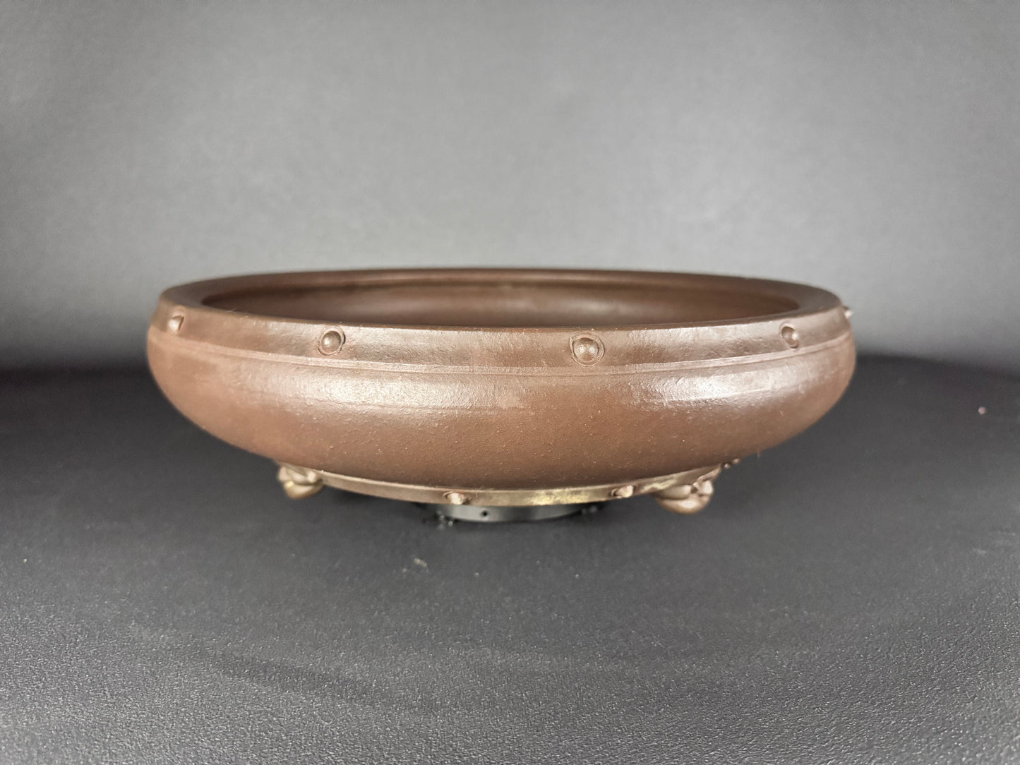 YAMAAKI 3rd Generation (Kataoka Toshio) "爪描き"- 常滑-35.5 Ribbed Demon-Footed Round Pot 35.5cm