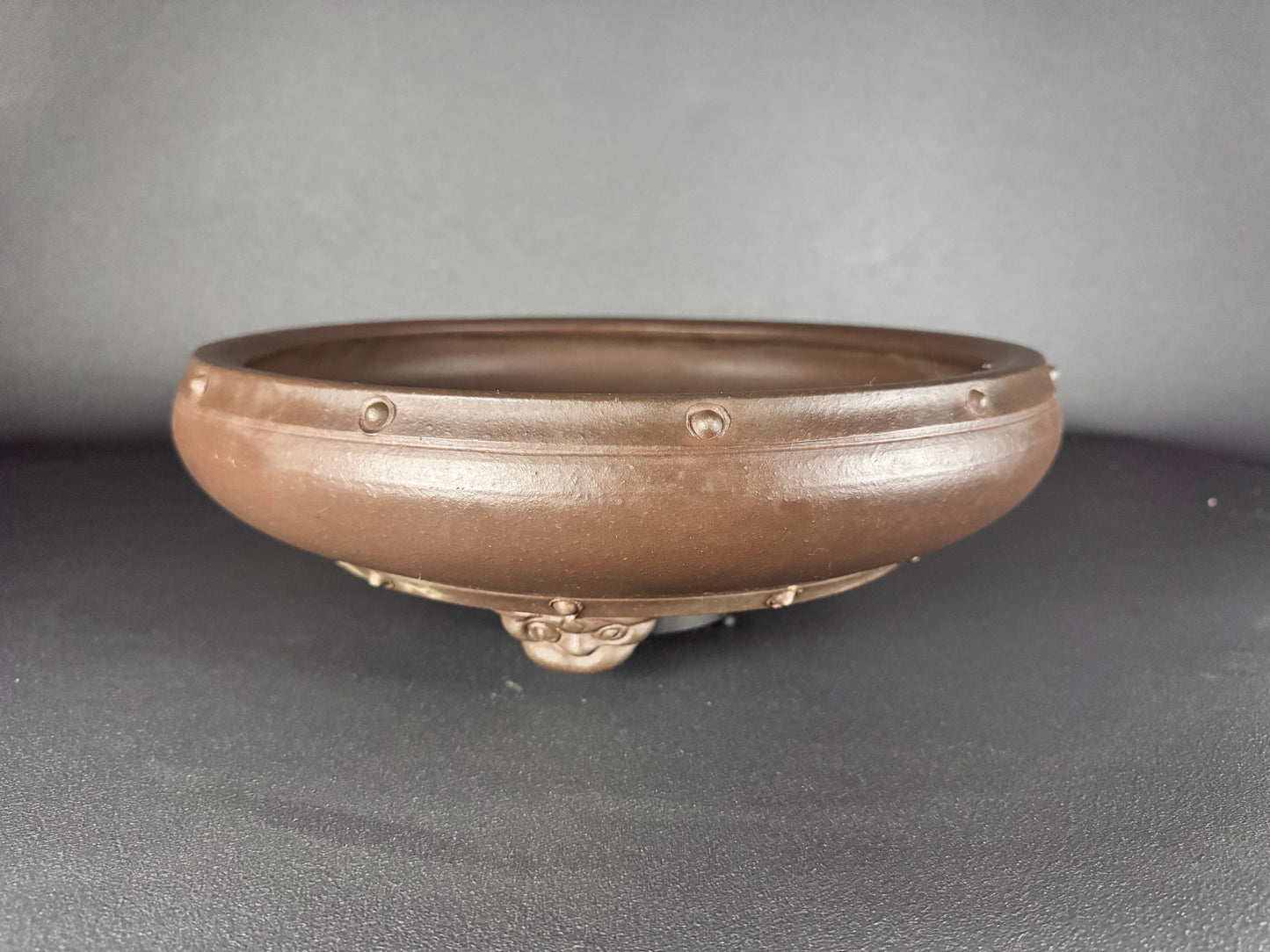 YAMAAKI 3rd Generation (Kataoka Toshio) "爪描き"- 常滑-35.5 Ribbed Demon-Footed Round Pot 35.5cm