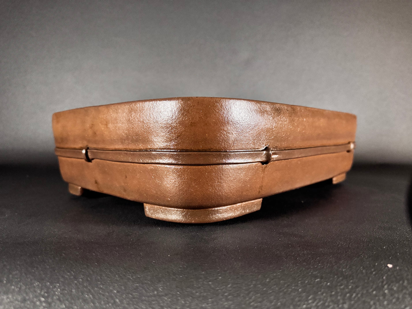 SANPOU (春日三峰, (Saida Miyozo 斎田三四三) - 常滑 - 43.5cm Rectangle Bamboo motif (NOT FOR SALE! )