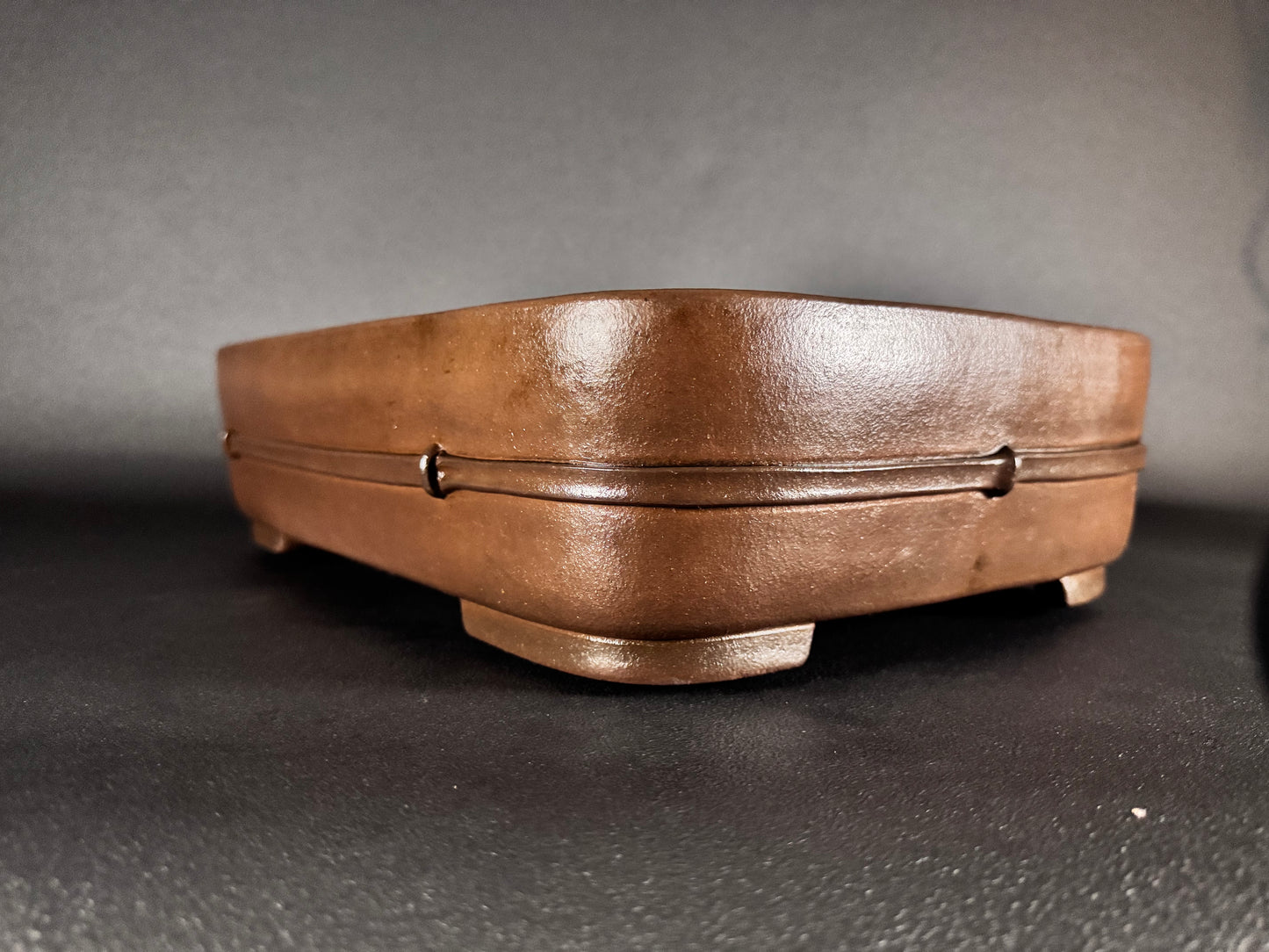SANPOU (春日三峰, (Saida Miyozo 斎田三四三) - 常滑 - 43.5cm Rectangle Bamboo motif (NOT FOR SALE! )