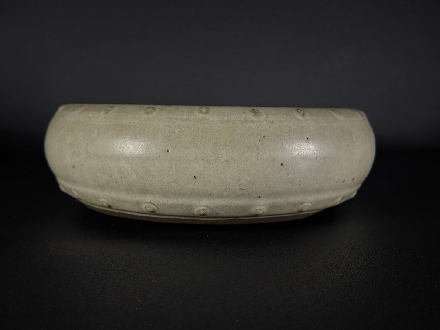 YAMAAKI 3rd Generation (Kataoka Toshio) "爪描き"- 常滑-26.0cm 白釉丸鉢 White-Glazed Round