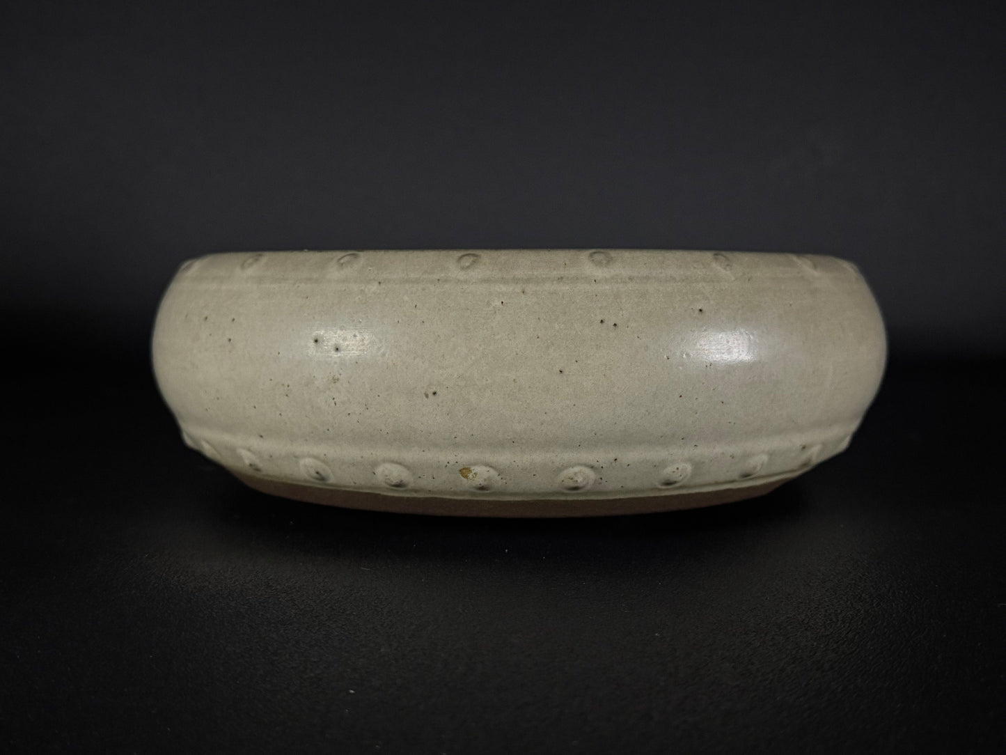 YAMAAKI 3rd Generation (Kataoka Toshio) "爪描き"- 常滑-26.0cm 白釉丸鉢 White-Glazed Round