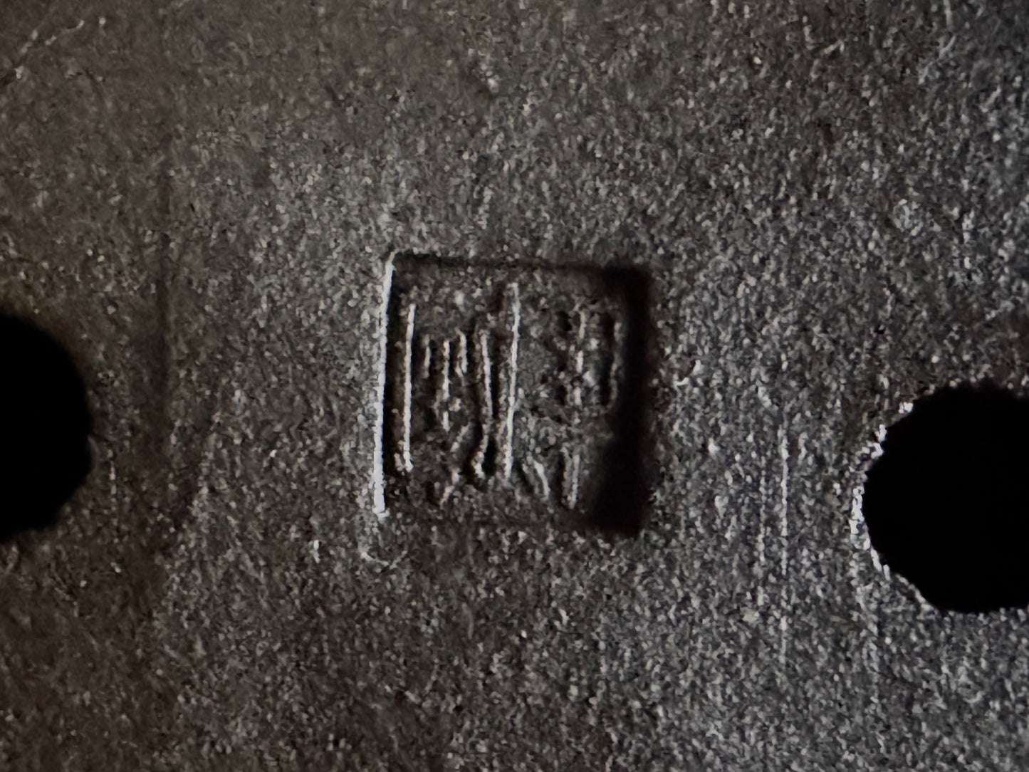 Tojaku陶雀 (Hayashi Tojaku / 本名: 林 忠, 1935–) – 常滑 -6.01cm Rectangular Horse motif (Not for Sale!)