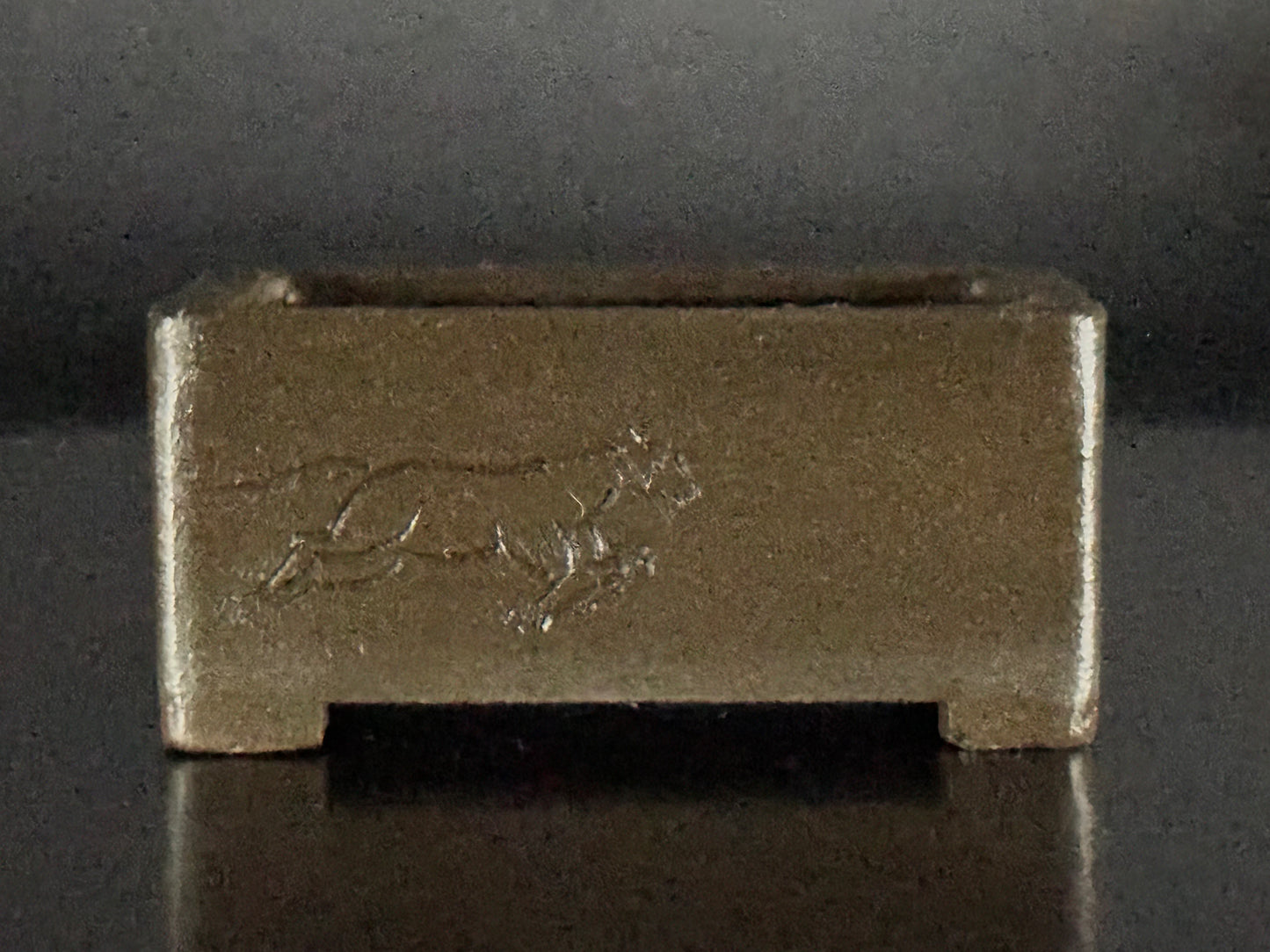 Tojaku陶雀 (Hayashi Tojaku / 本名: 林 忠, 1935–) – 常滑 -6.01cm Rectangular Horse motif (Not for Sale!)