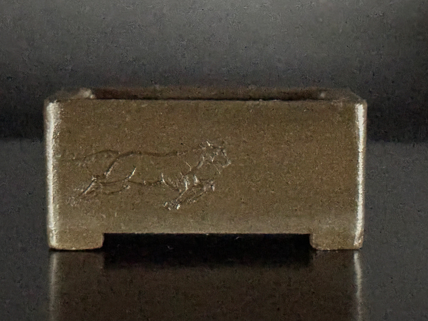 Tojaku陶雀 (Hayashi Tojaku / 本名: 林 忠, 1935–) – 常滑 -6.01cm Rectangular Horse motif (Not for Sale!)