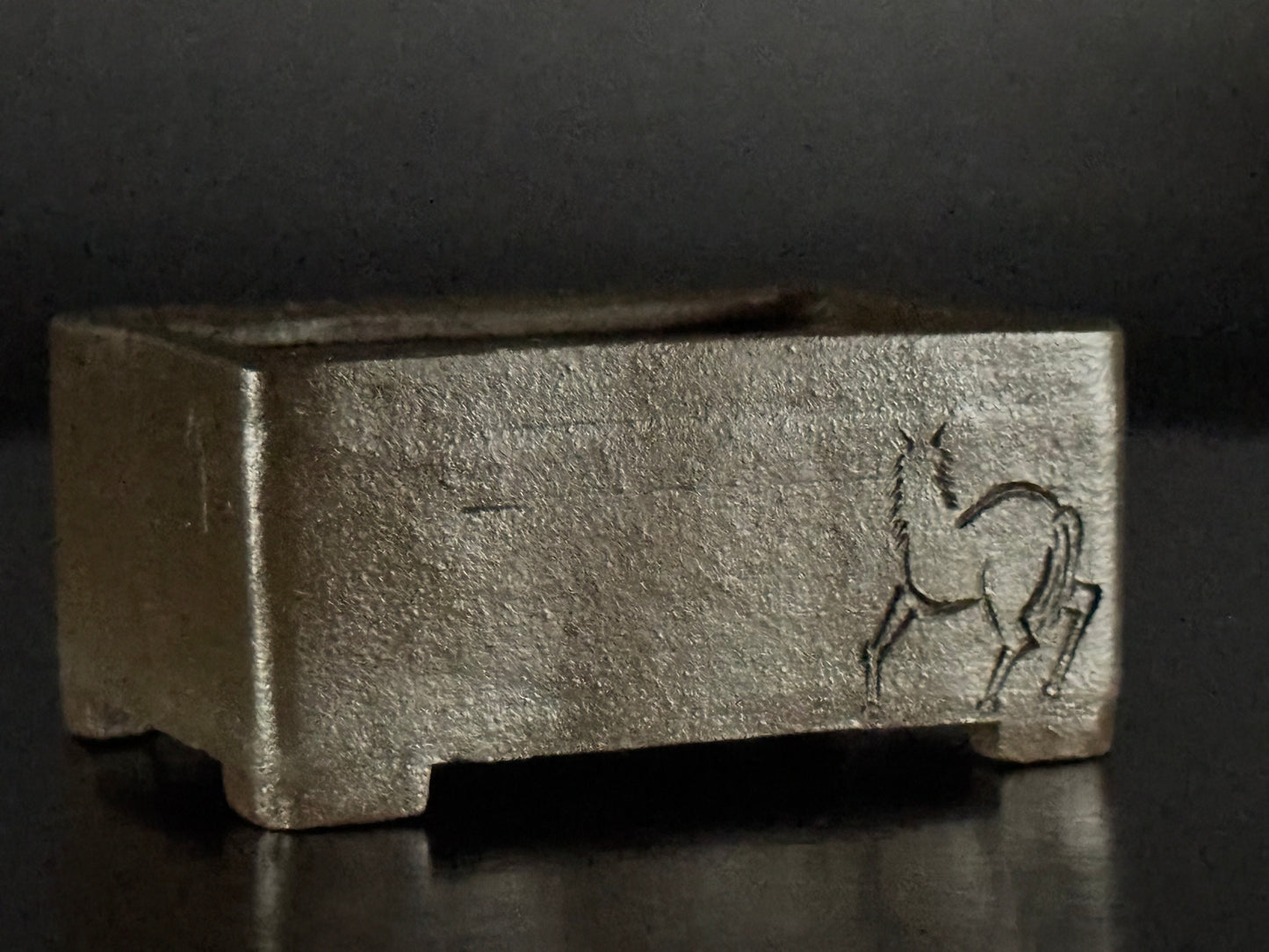 Tojaku陶雀 (Hayashi Tojaku / 本名: 林 忠, 1935–) – 常滑 -6.01cm Rectangular Horse motif (Not for Sale!)