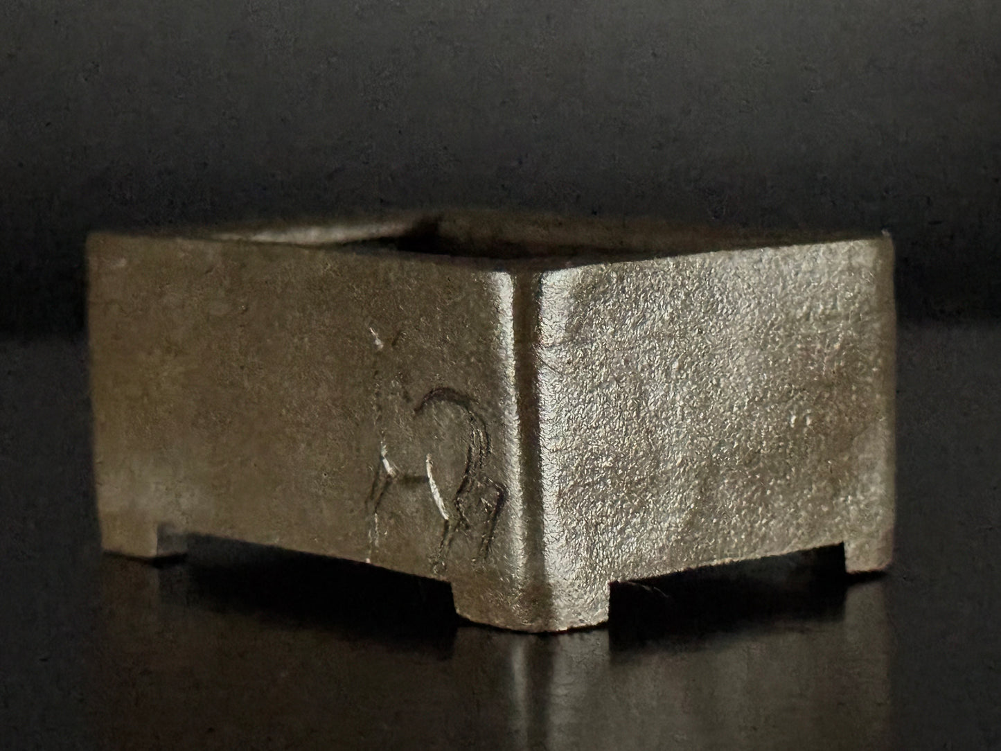 Tojaku陶雀 (Hayashi Tojaku / 本名: 林 忠, 1935–) – 常滑 -6.01cm Rectangular Horse motif (Not for Sale!)