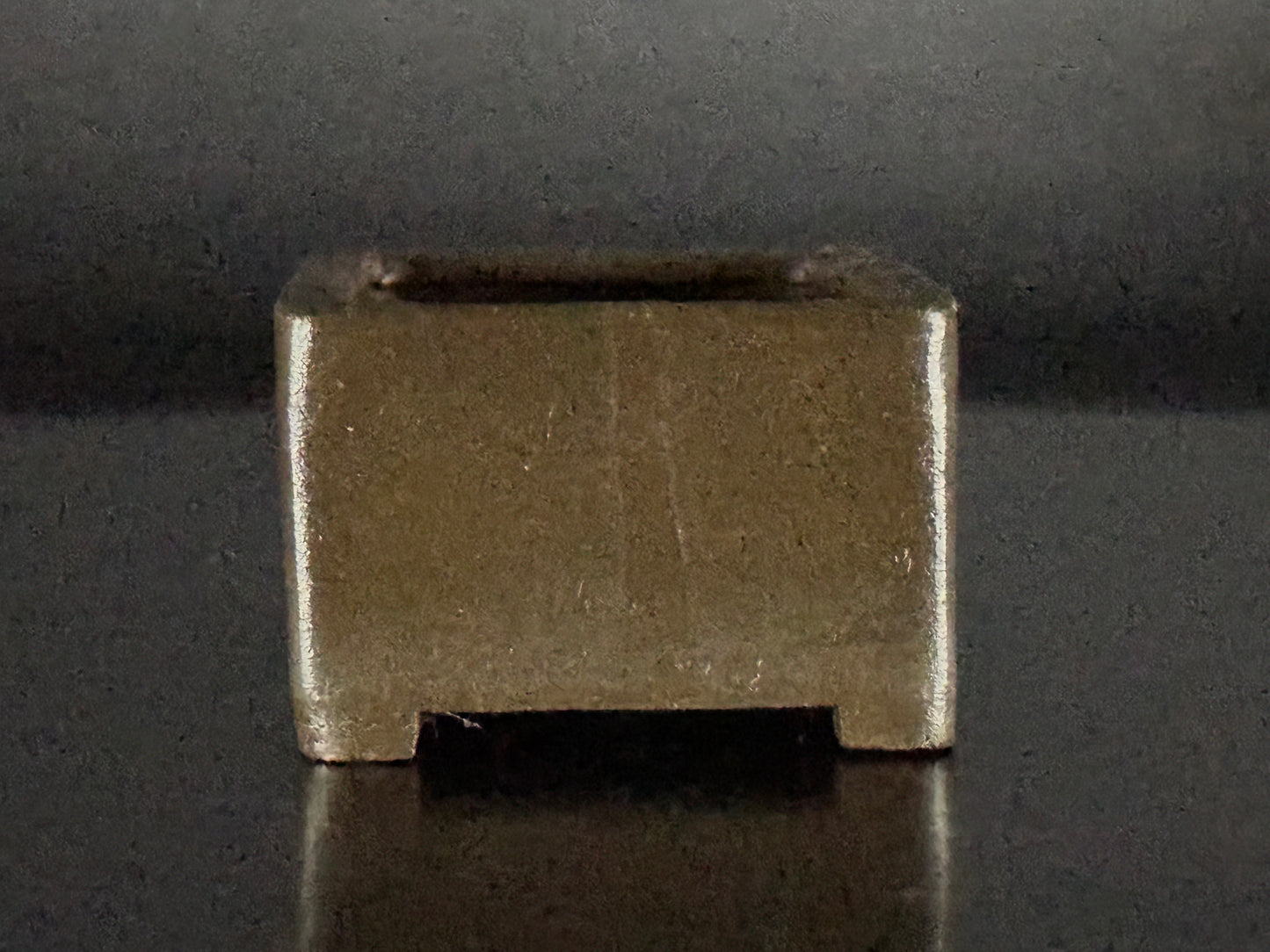 Tojaku陶雀 (Hayashi Tojaku / 本名: 林 忠, 1935–) – 常滑 -6.01cm Rectangular Horse motif (Not for Sale!)