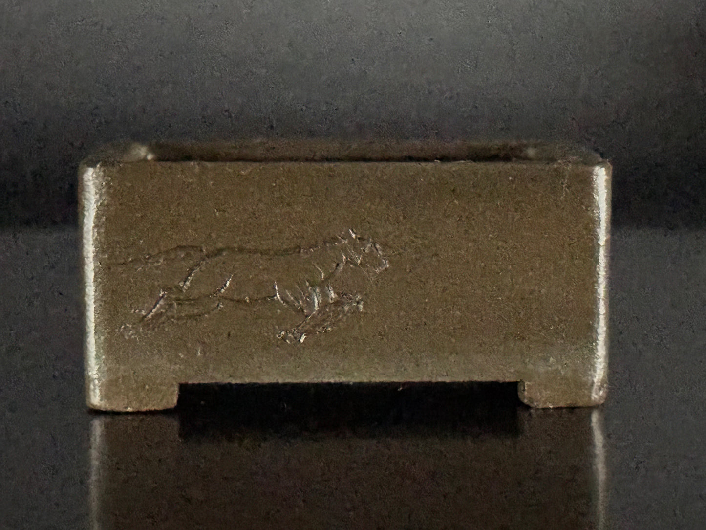 Tojaku陶雀 (Hayashi Tojaku / 本名: 林 忠, 1935–) – 常滑 -6.01cm Rectangular Horse motif (Not for Sale!)