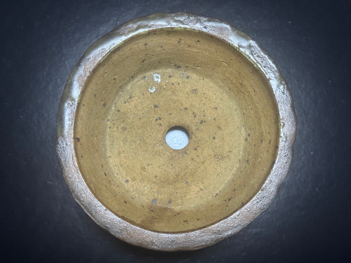 SHINZAN (信山) - 常滑 – 10.6cm ( Iron-Sand Glaze ) Mame Pot
