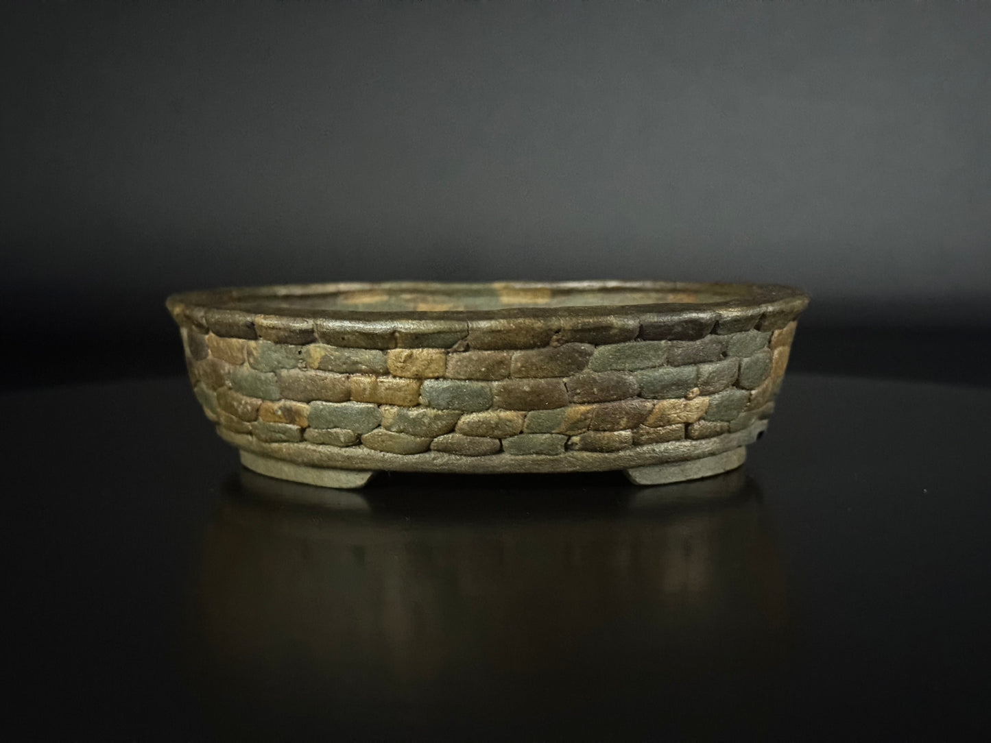SHIMIZU TOSHINSHIGE 常滑市 - 常滑 –13.7cm, oval, unglazed, carved stone-patterned.