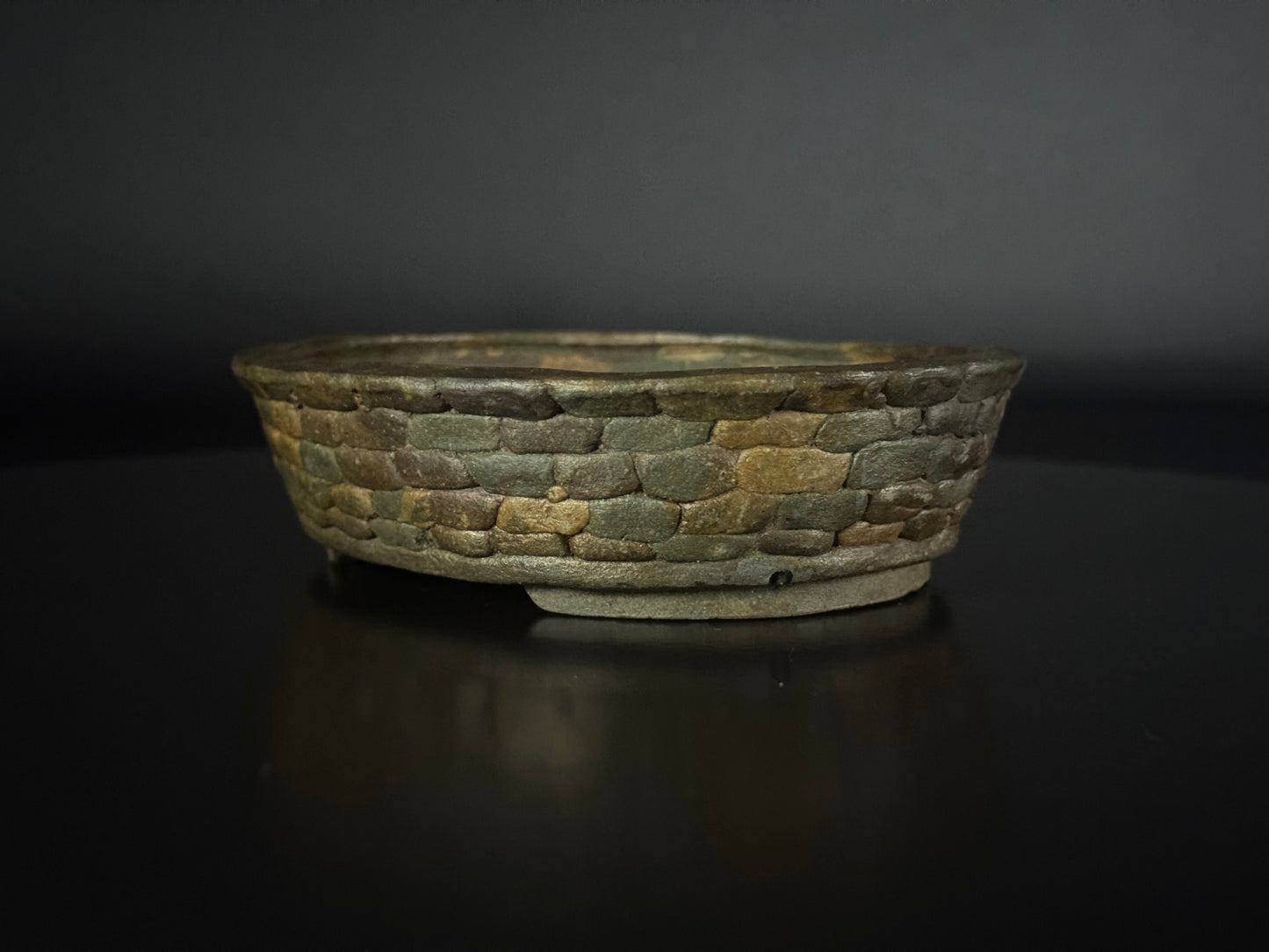 SHIMIZU TOSHINSHIGE 常滑市 - 常滑 –13.7cm, oval, unglazed, carved stone-patterned.