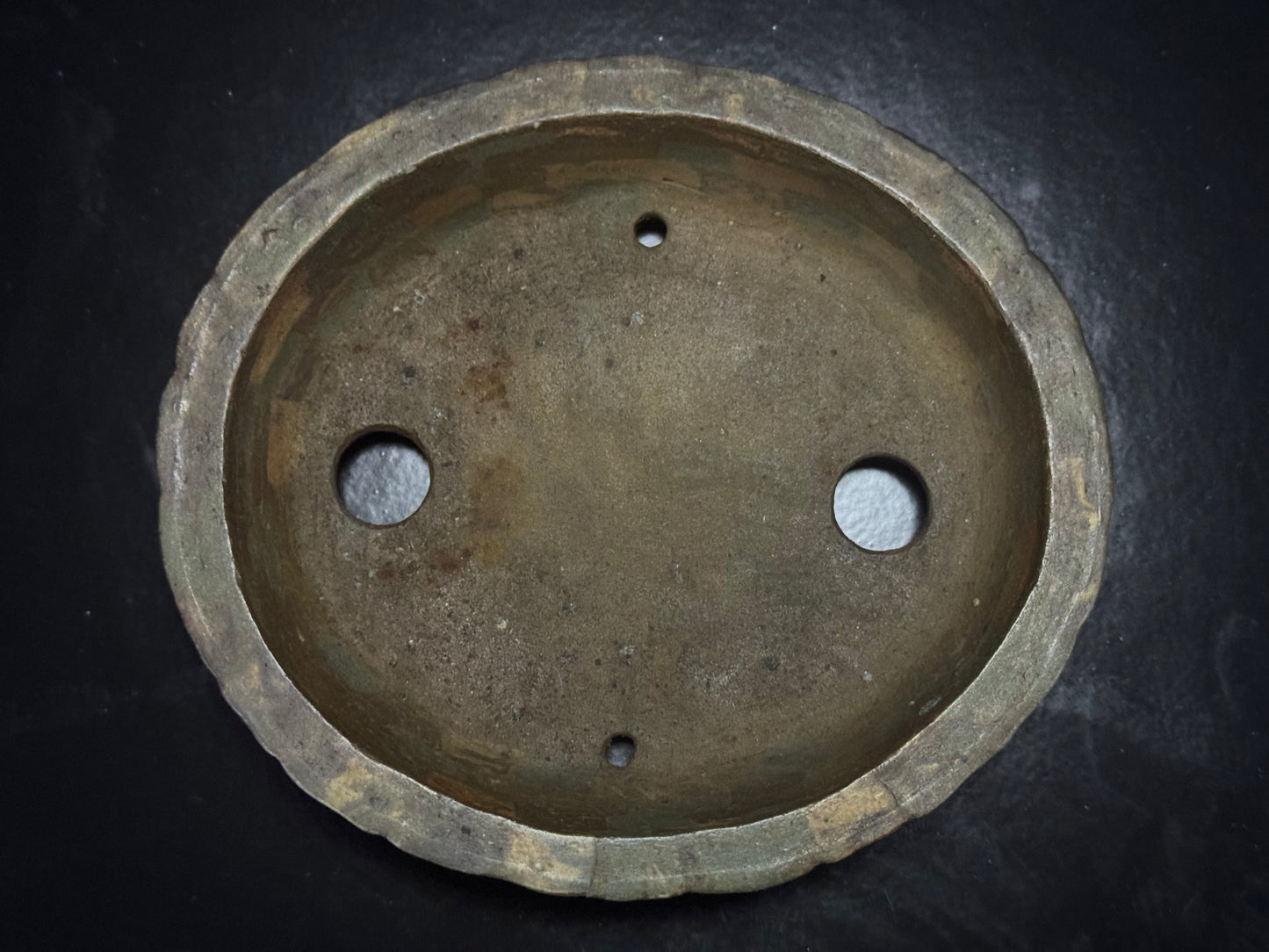 SHIMIZU TOSHINSHIGE 常滑市 - 常滑 –13.7cm, oval, unglazed, carved stone-patterned.