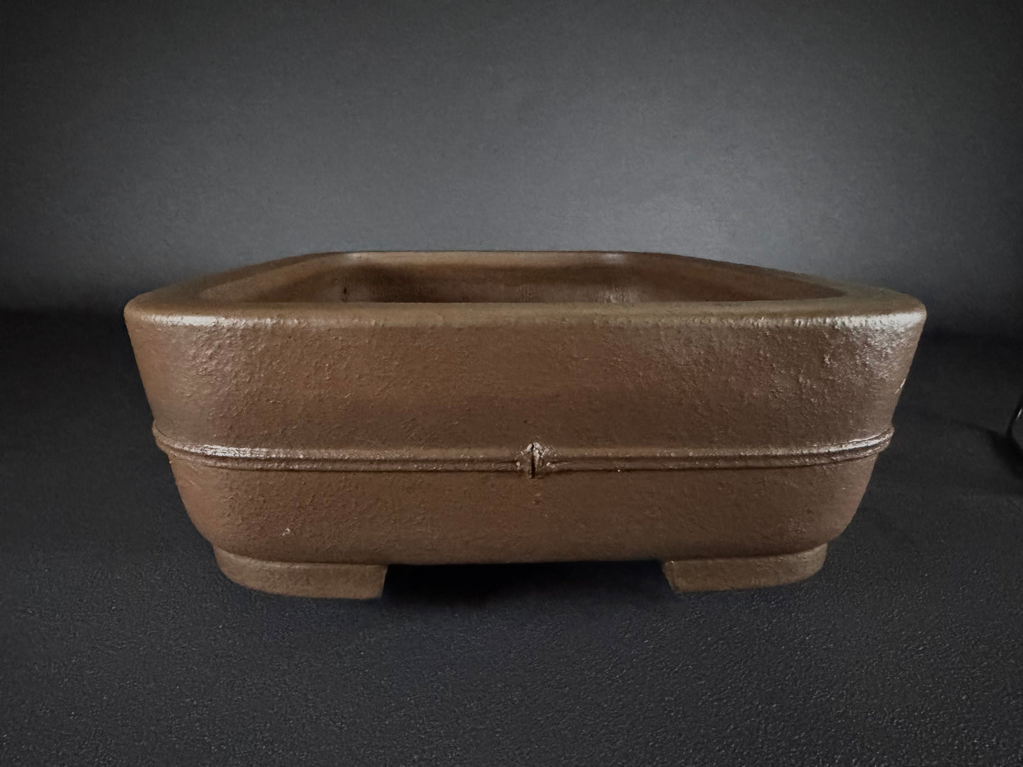 KEIZAN Hisada 久山 桂山 - 常滑 –36.6cm Rectangular unglazed Bamboo motif 竹の意匠 Unglazed Hand Signed