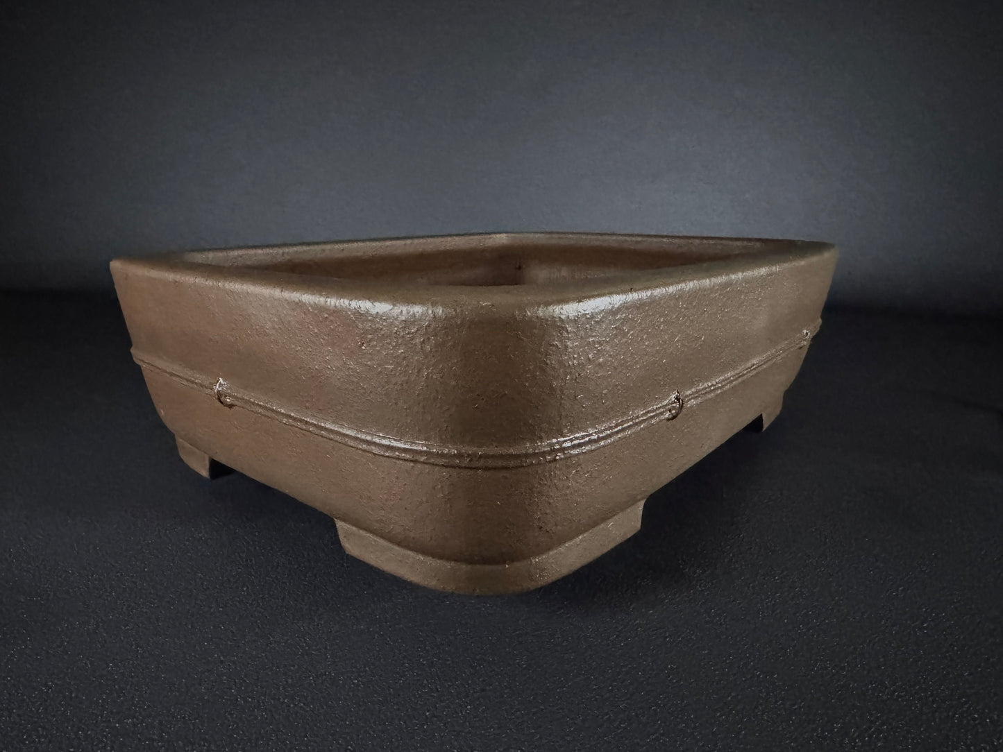 KEIZAN Hisada 久山 桂山 - 常滑 –36.6cm Rectangular unglazed Bamboo motif 竹の意匠 Unglazed Hand Signed