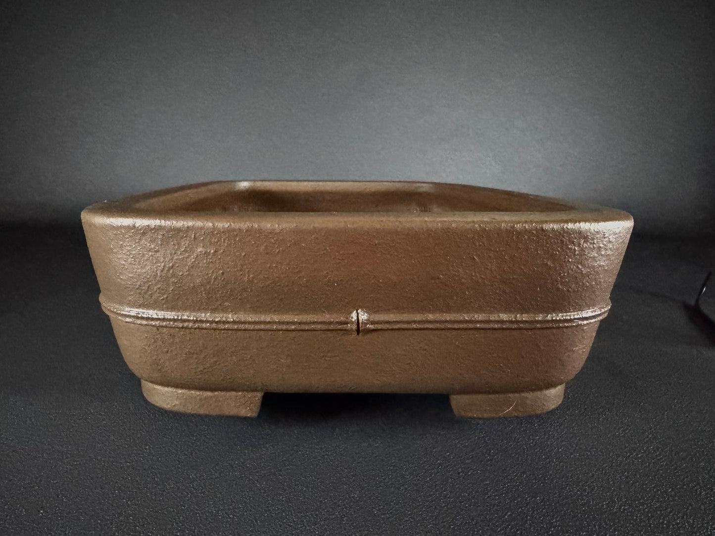 KEIZAN Hisada 久山 桂山 - 常滑 –36.6cm Rectangular unglazed Bamboo motif 竹の意匠 Unglazed Hand Signed