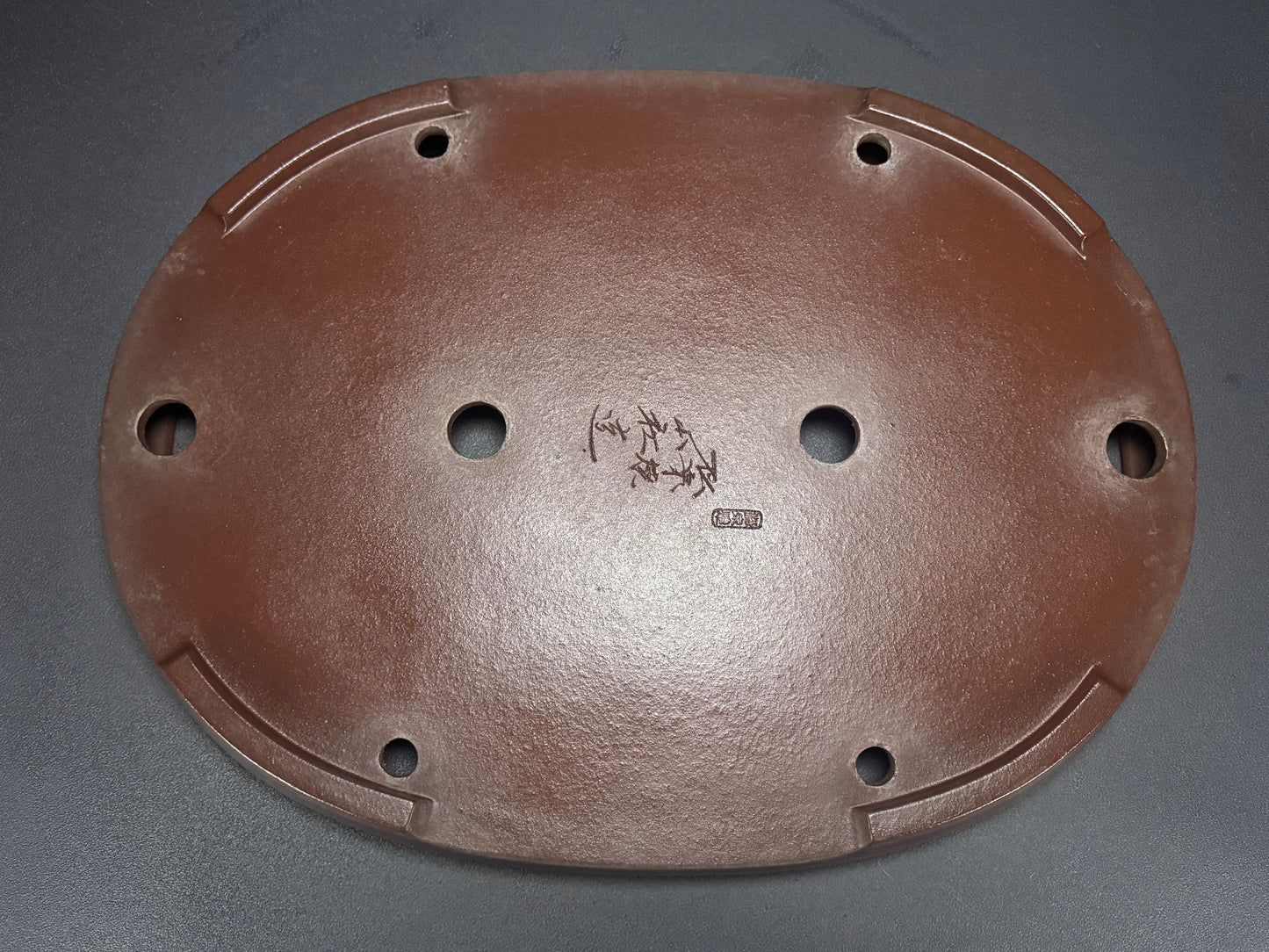 YAMAAKI 3rd Generation (Kataoka Toshio) "爪描き"- 常滑-60.9cm Oval Unglazed