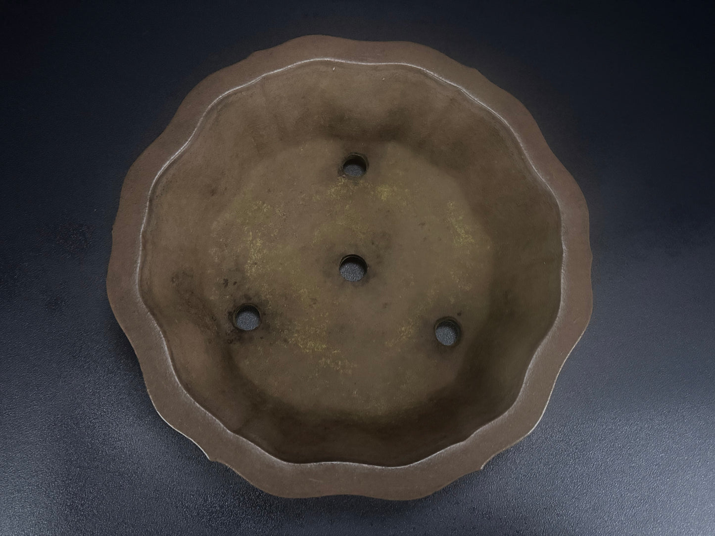 KEIZAN Hisada 久山 桂山 - 常滑 –35.8cm Mokko-gata (木瓜形 – lobed or quatrefoil