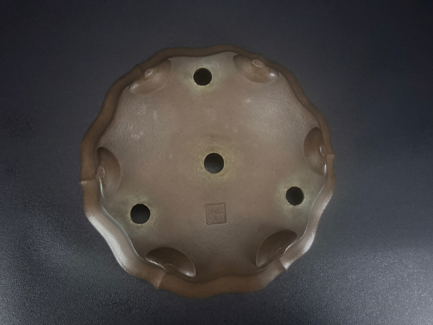KEIZAN Hisada 久山 桂山 - 常滑 –35.8cm Mokko-gata (木瓜形 – lobed or quatrefoil