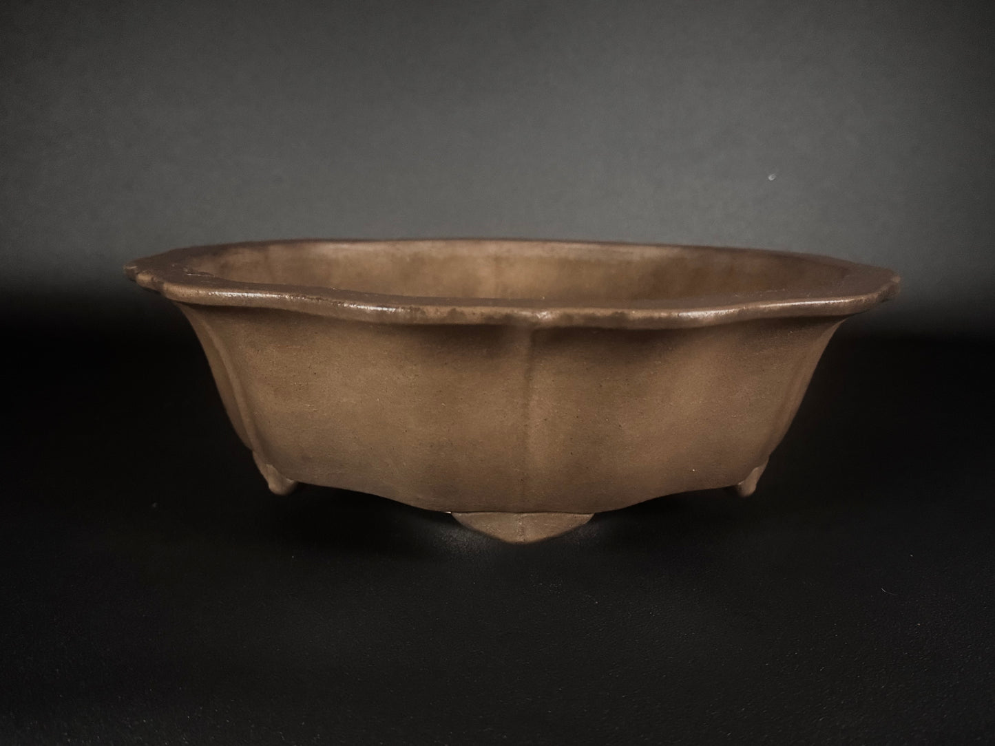 KEIZAN Hisada 久山 桂山 - 常滑 –35.8cm Mokko-gata (木瓜形 – lobed or quatrefoil