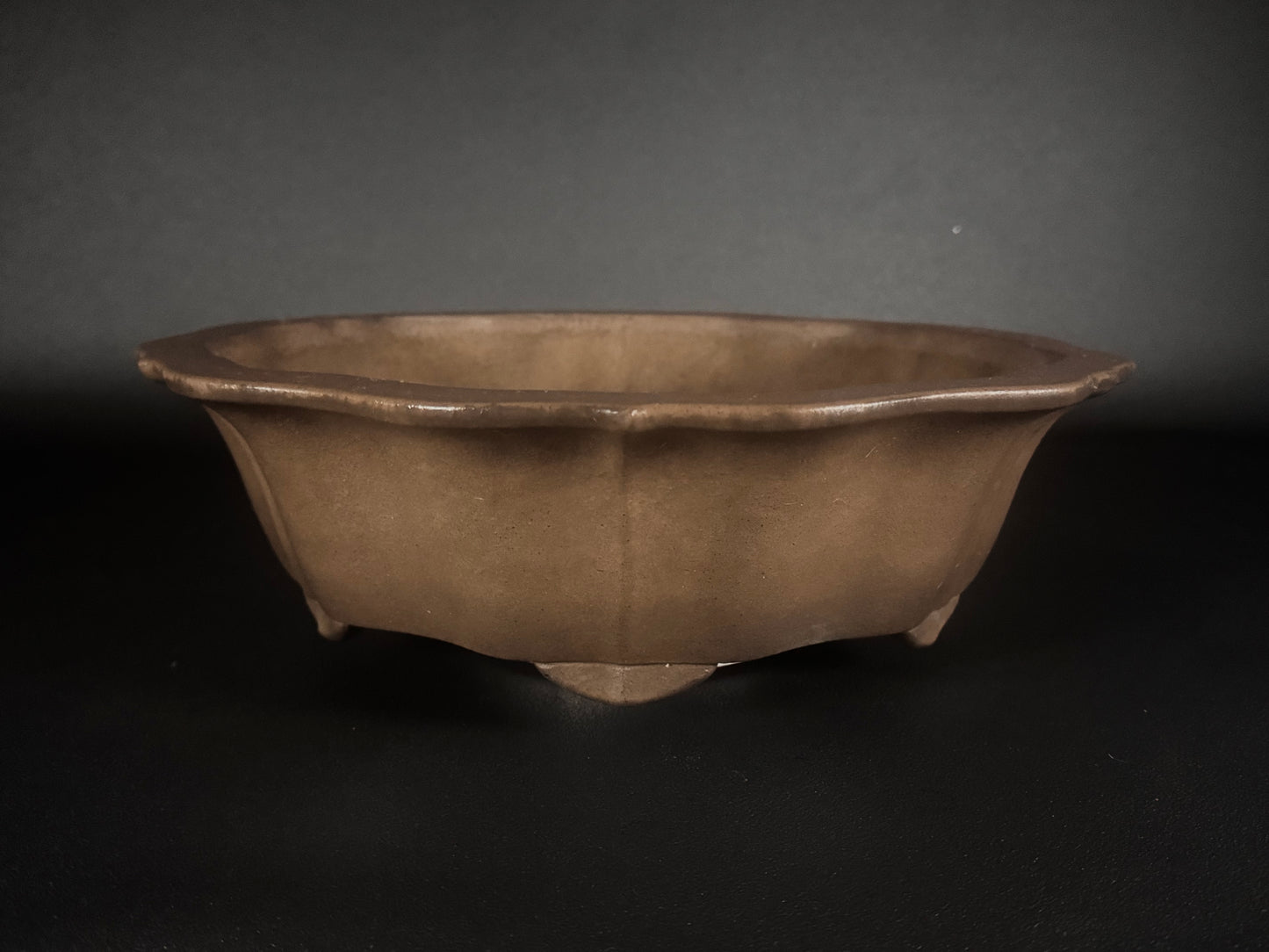 KEIZAN Hisada 久山 桂山 - 常滑 –35.8cm Mokko-gata (木瓜形 – lobed or quatrefoil
