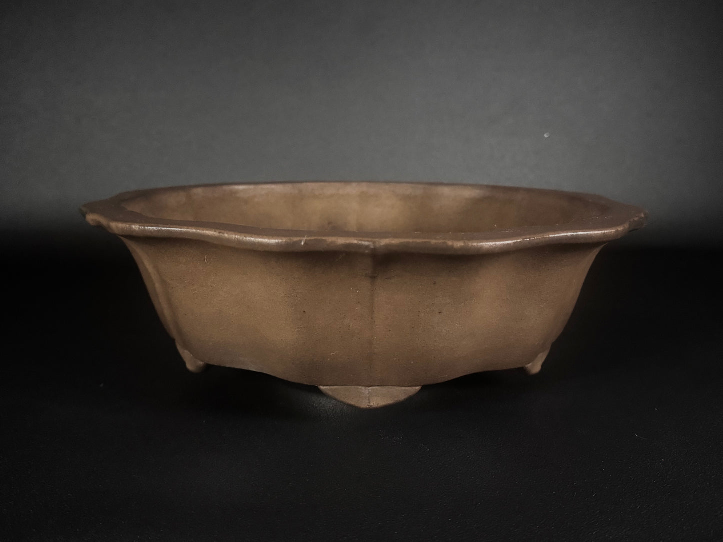 KEIZAN Hisada 久山 桂山 - 常滑 –35.8cm Mokko-gata (木瓜形 – lobed or quatrefoil