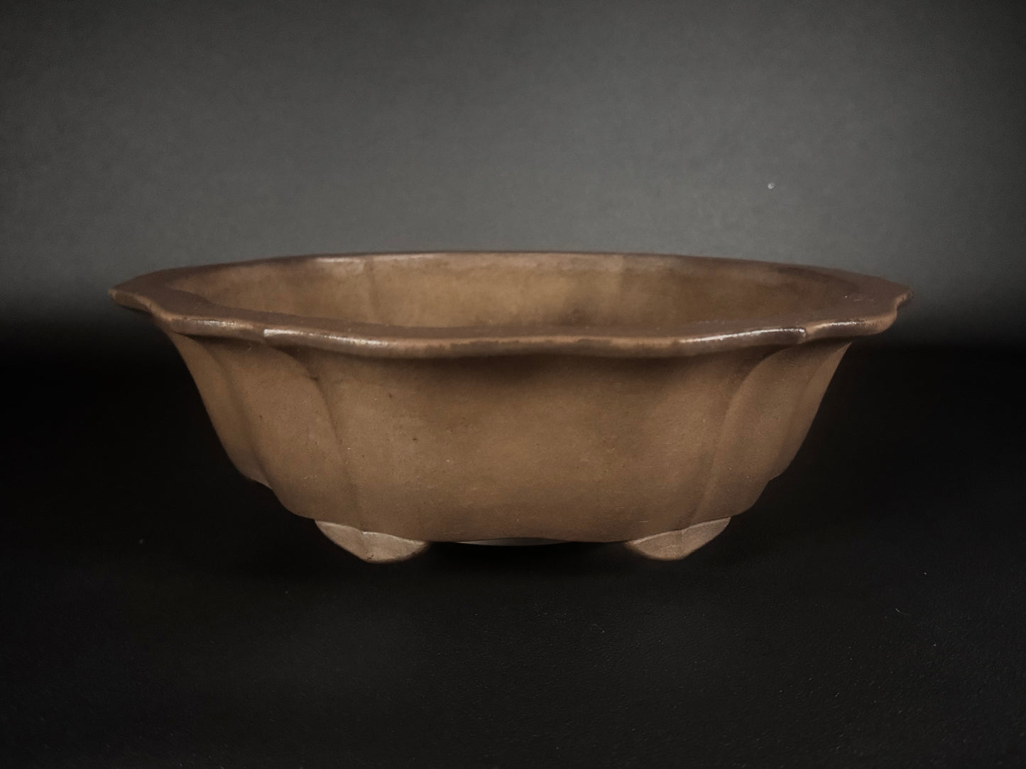 KEIZAN Hisada 久山 桂山 - 常滑 –35.8cm Mokko-gata (木瓜形 – lobed or quatrefoil