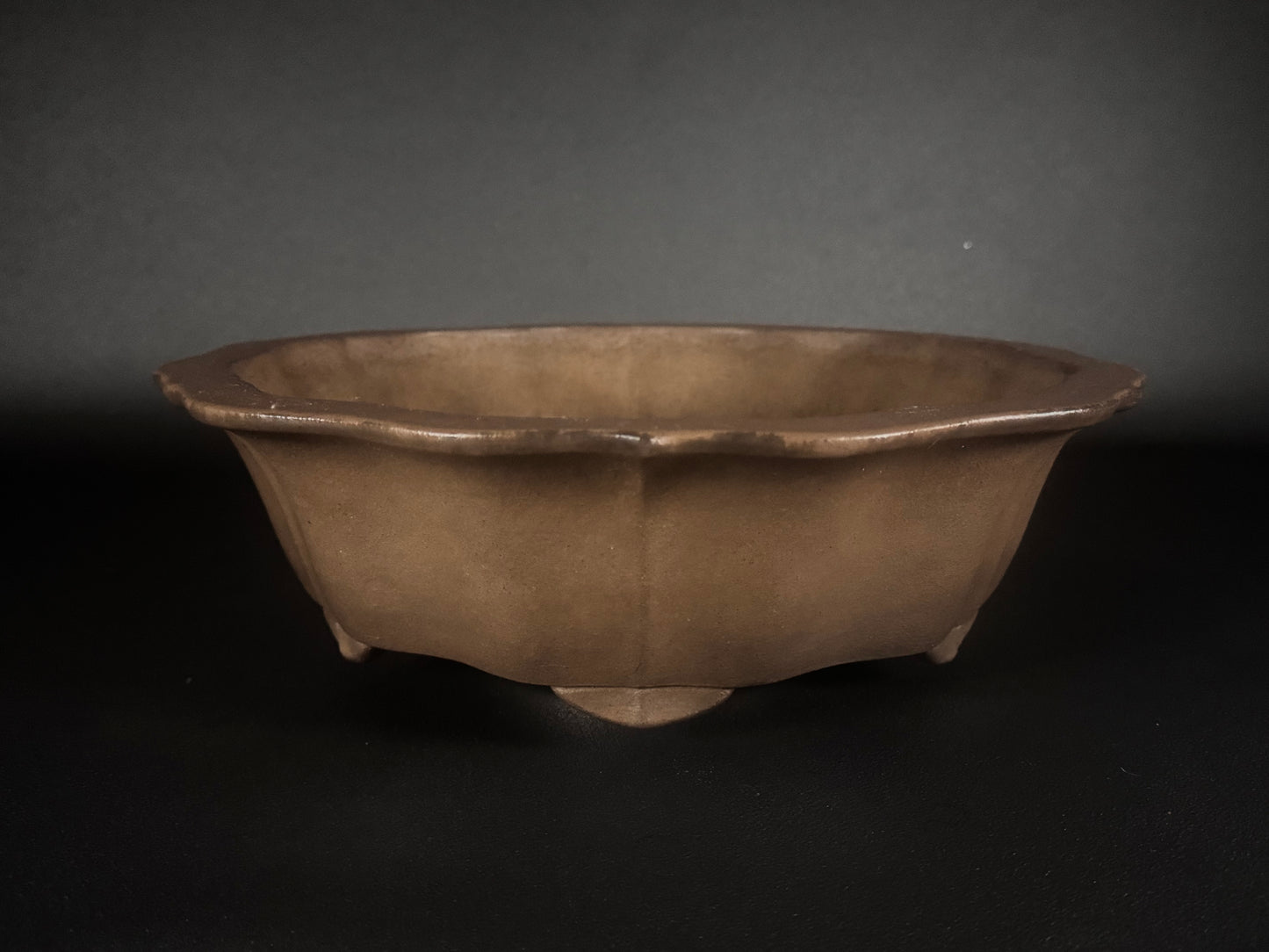 KEIZAN Hisada 久山 桂山 - 常滑 –35.8cm Mokko-gata (木瓜形 – lobed or quatrefoil