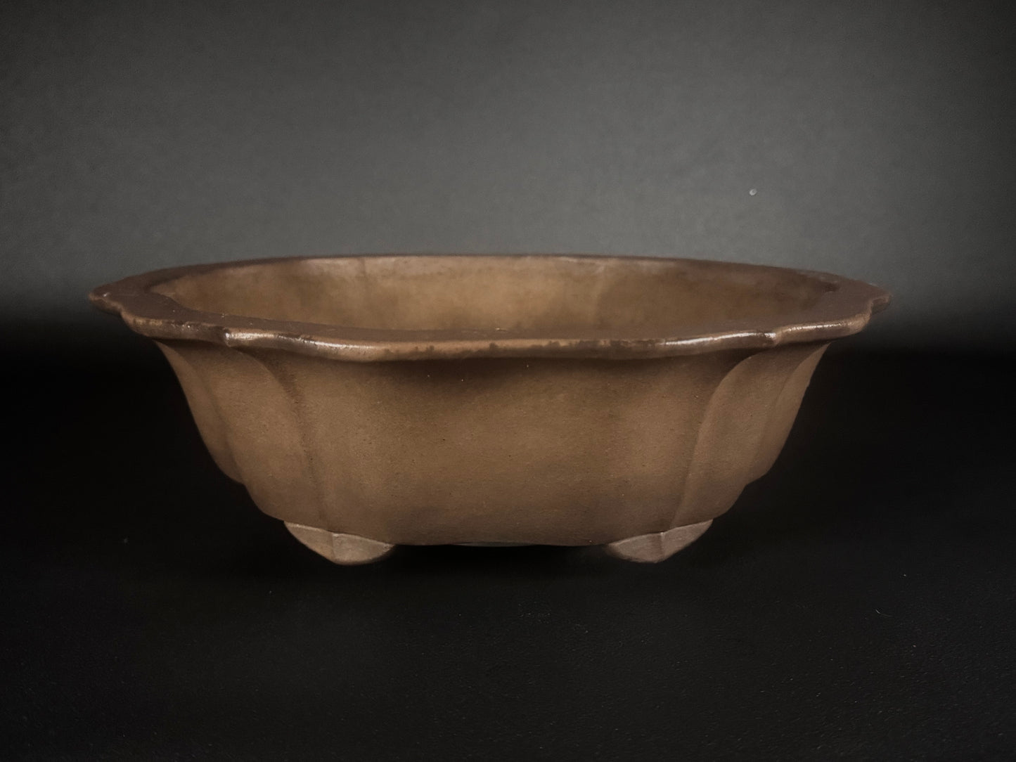 KEIZAN Hisada 久山 桂山 - 常滑 –35.8cm Mokko-gata (木瓜形 – lobed or quatrefoil