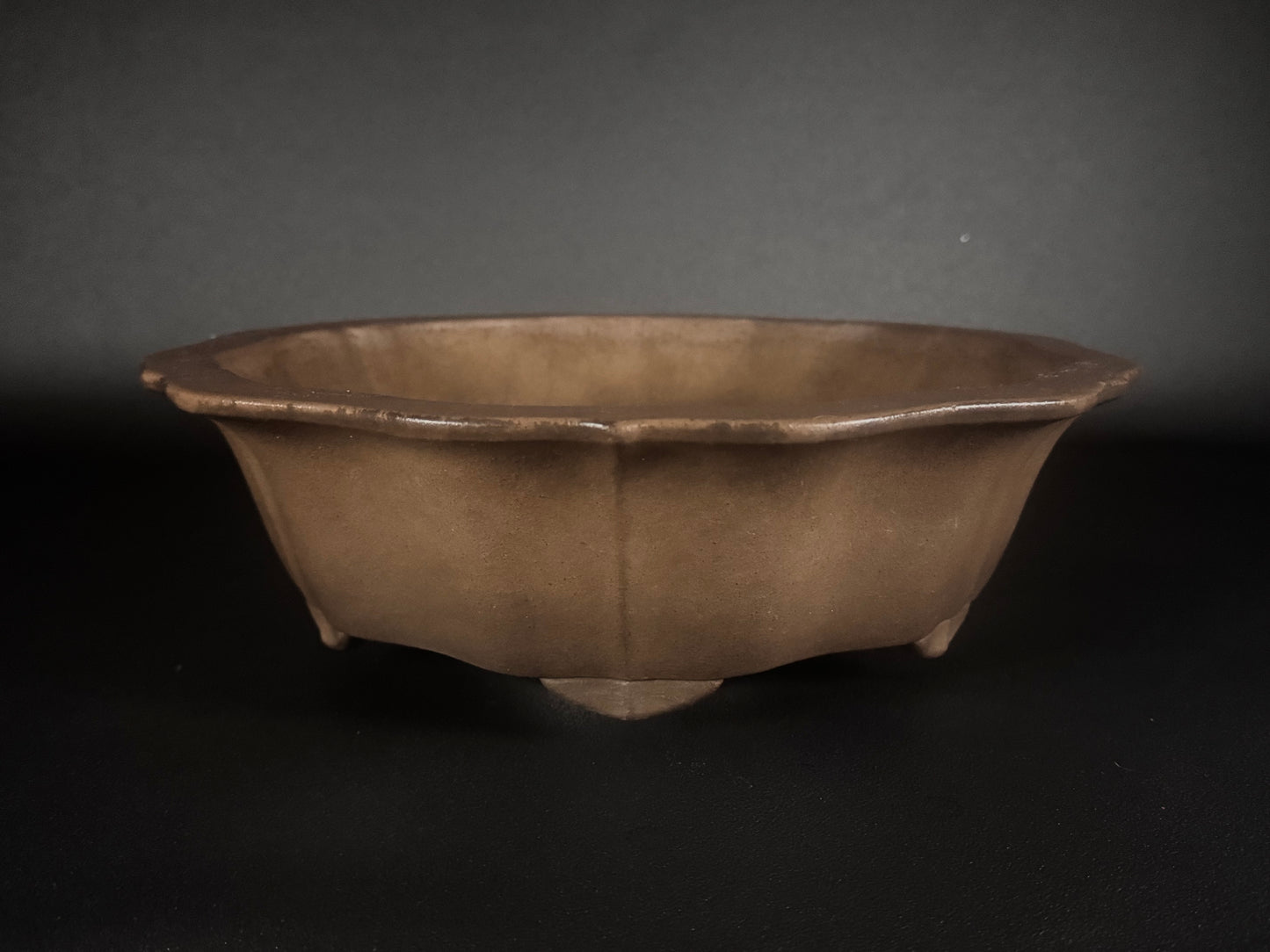 KEIZAN Hisada 久山 桂山 - 常滑 –35.8cm Mokko-gata (木瓜形 – lobed or quatrefoil