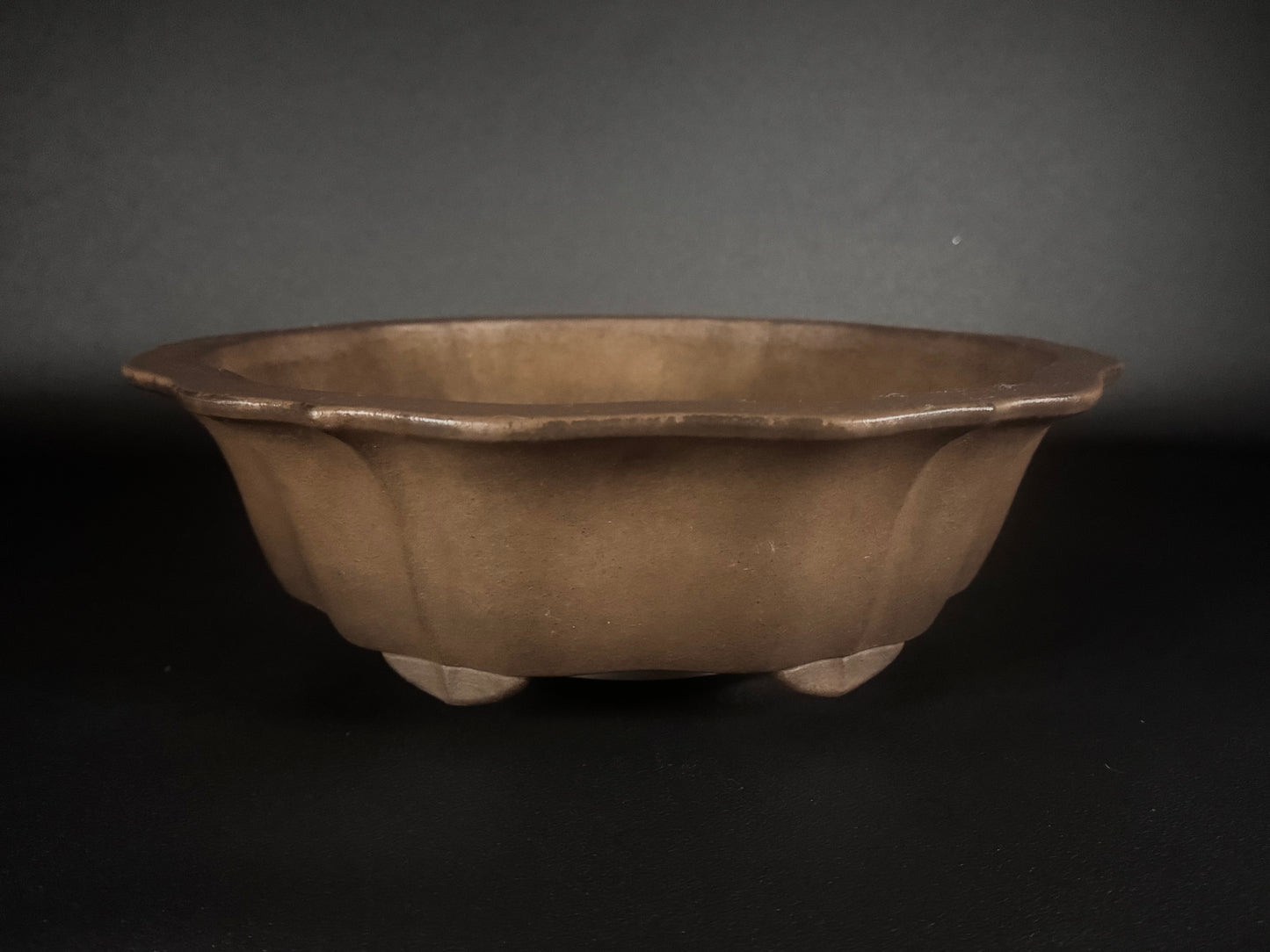 KEIZAN Hisada 久山 桂山 - 常滑 –35.8cm Mokko-gata (木瓜形 – lobed or quatrefoil