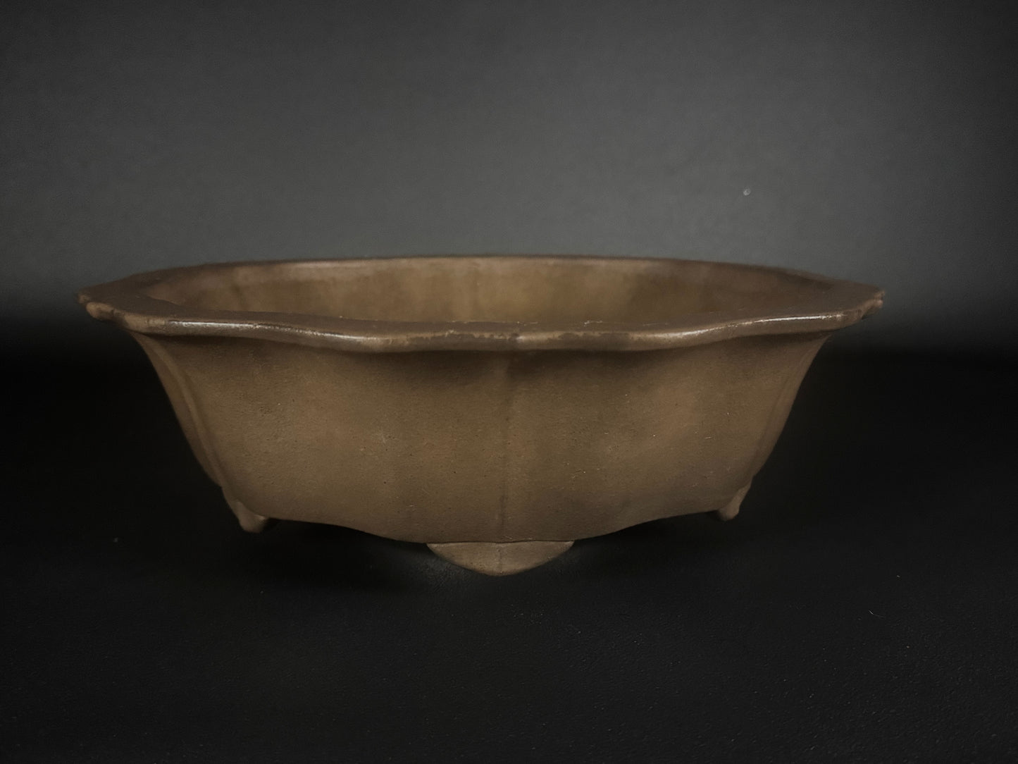 KEIZAN Hisada 久山 桂山 - 常滑 –35.8cm Mokko-gata (木瓜形 – lobed or quatrefoil