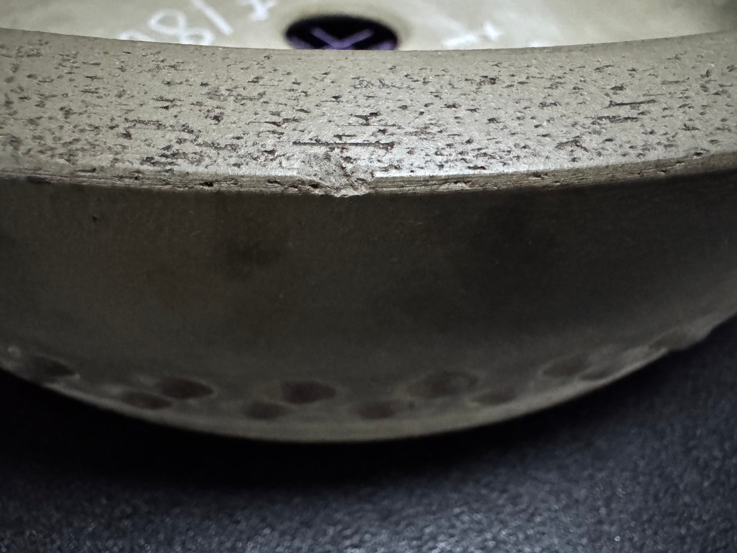 TOUYOU / TOYO 陶陽 (Matsumoto Takeshi 松本 武) – Tokoname 常滑市 – 33.6cm Round Drum 丸形太鼓鉢 – Unglazed 無釉