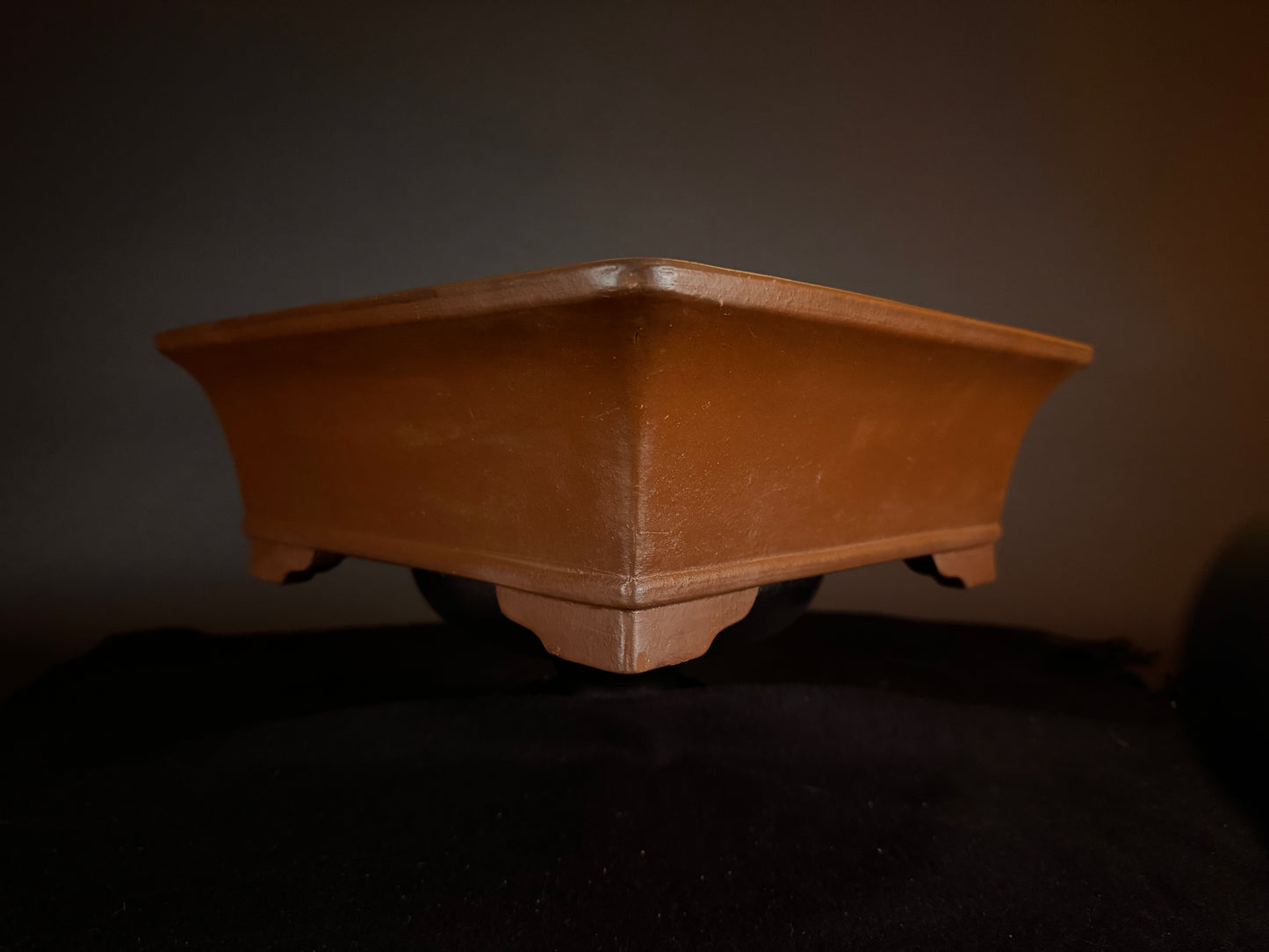 AKIRA Shouzan,1st Generation, (Akira Watanabe) 常滑 31.0cm square, unglazed. Not for Sale