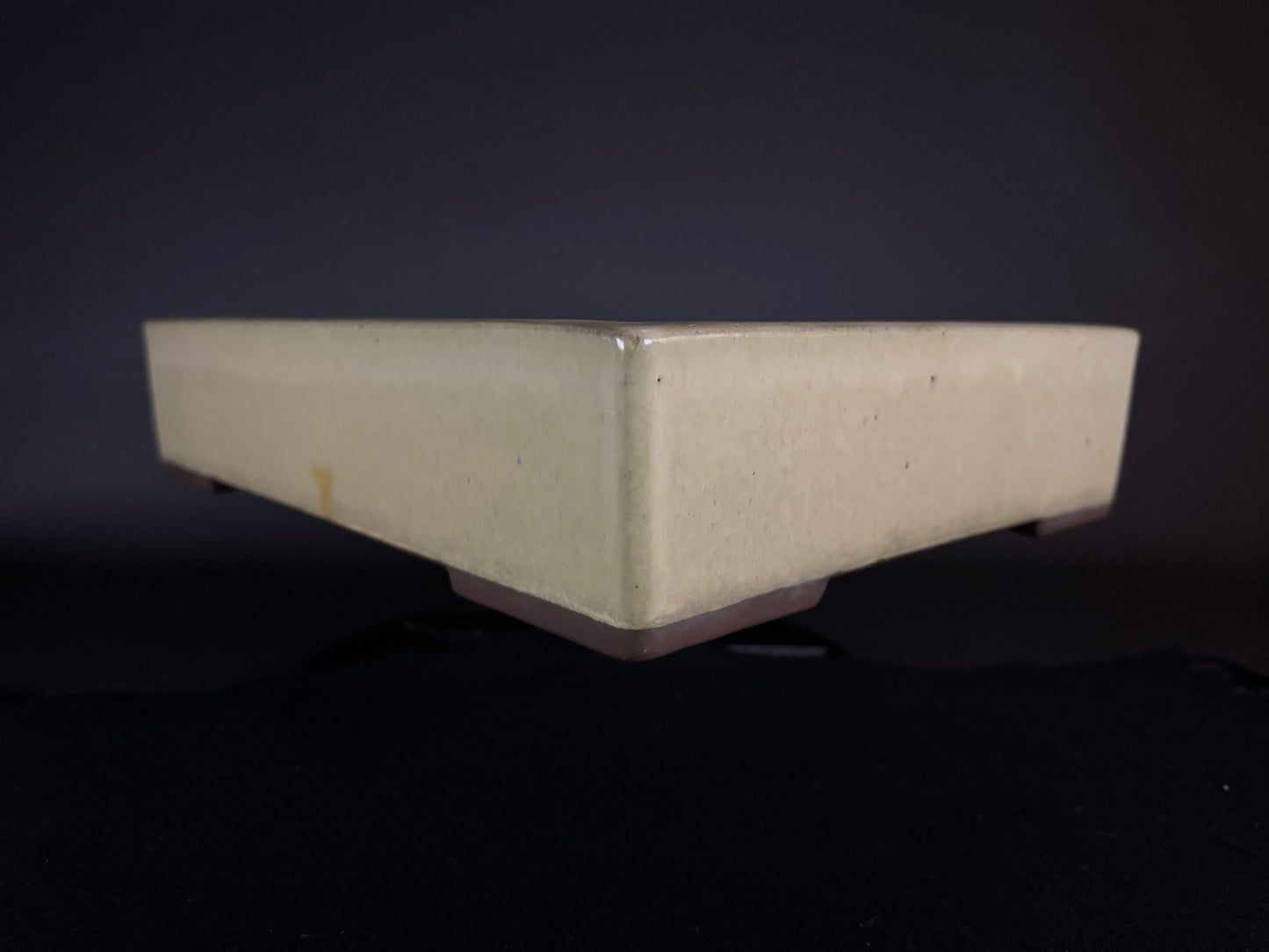 YAMAAKI 3rd Generation (Kataoka Toshio) "爪描き"- 常滑-40.5cm Rectangular Cream Glazed