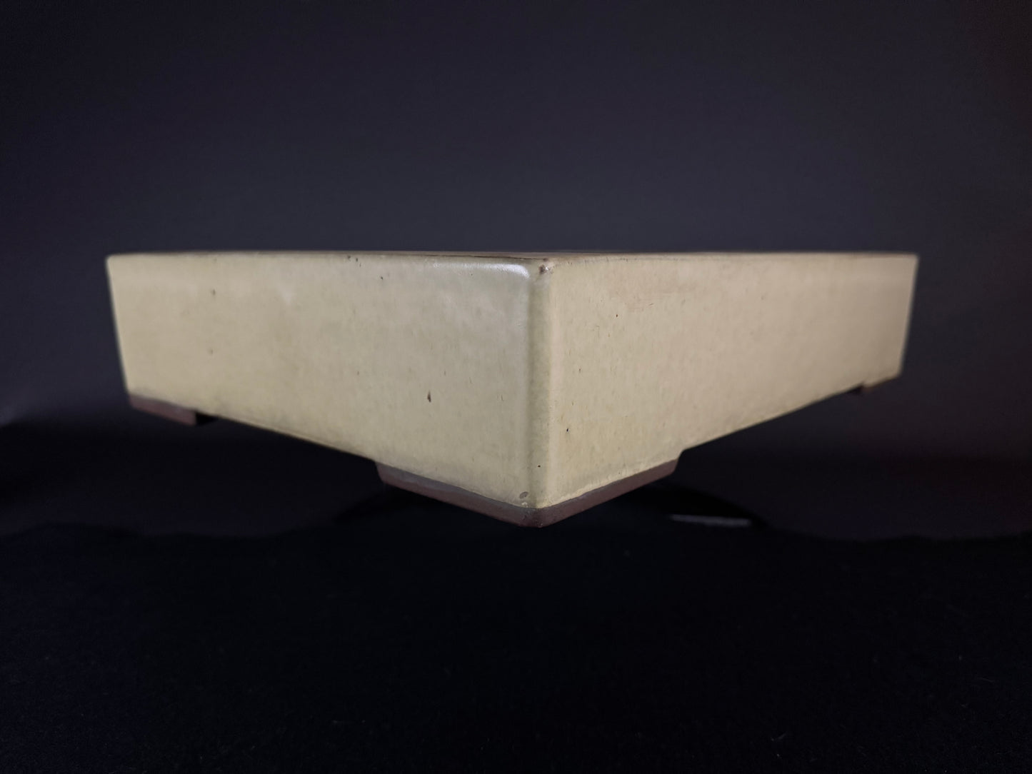 YAMAAKI 3rd Generation (Kataoka Toshio) "爪描き"- 常滑-40.5cm Rectangular Cream Glazed
