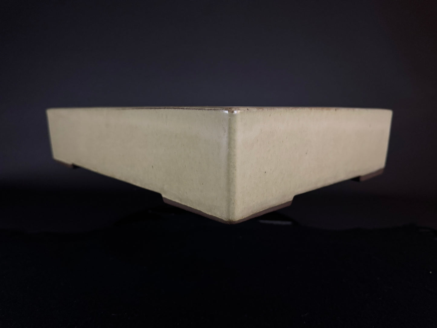 YAMAAKI 3rd Generation (Kataoka Toshio) "爪描き"- 常滑-40.5cm Rectangular Cream Glazed