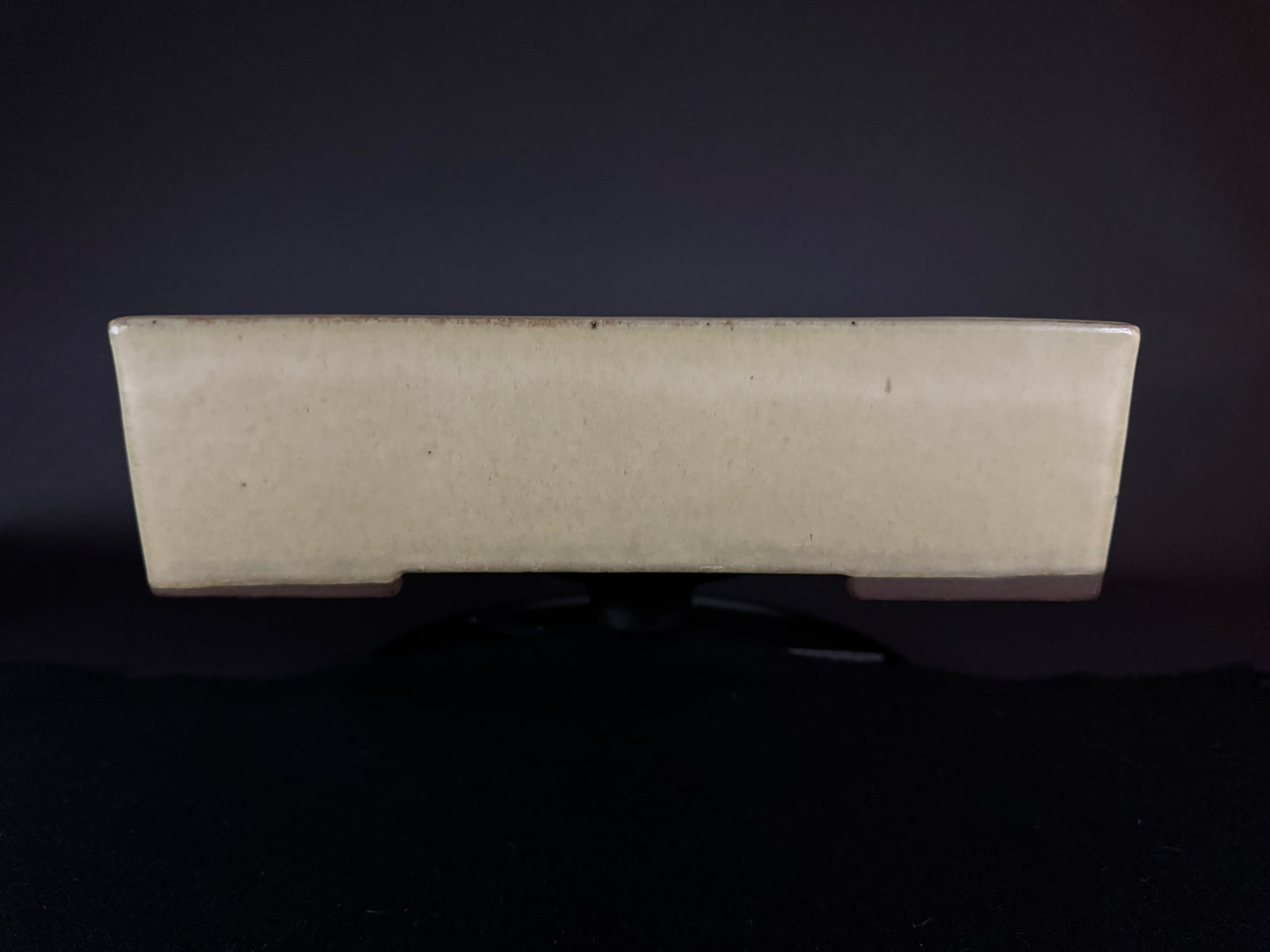 YAMAAKI 3rd Generation (Kataoka Toshio) "爪描き"- 常滑-40.5cm Rectangular Cream Glazed