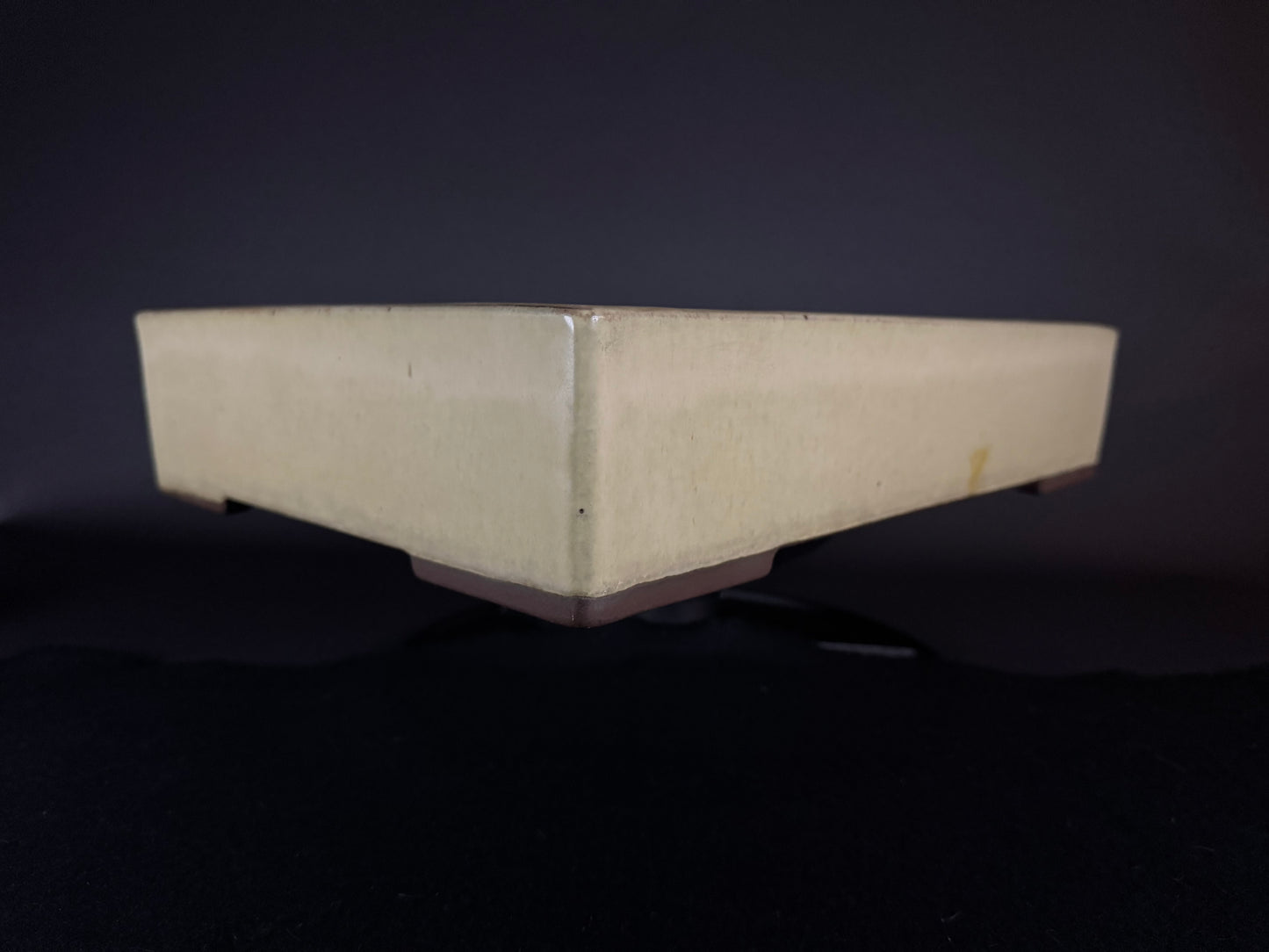 YAMAAKI 3rd Generation (Kataoka Toshio) "爪描き"- 常滑-40.5cm Rectangular Cream Glazed