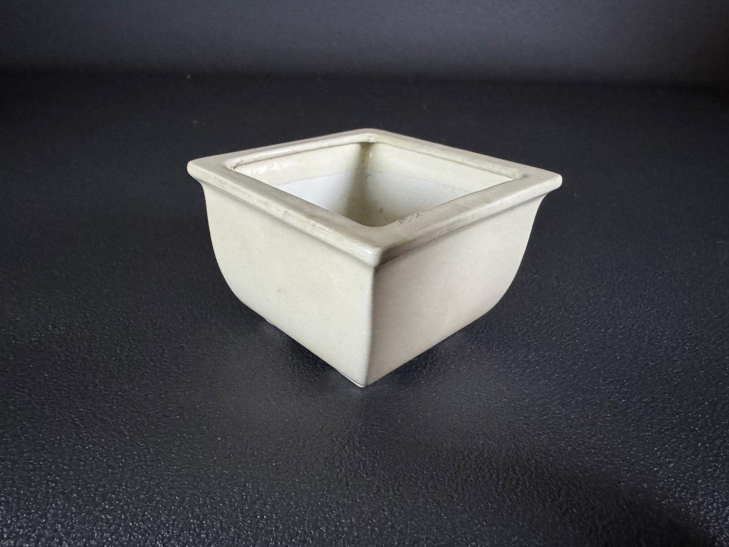 1st Generation ISHIDA SHOSEKI 石田 祥石,  White Porcelain 8cm
