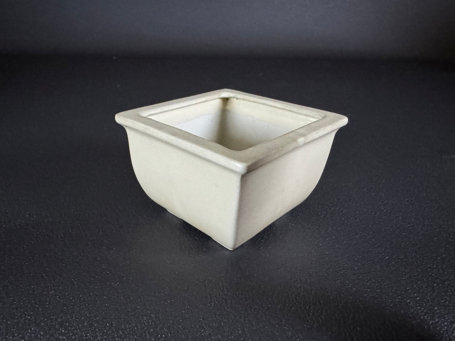 1st Generation ISHIDA SHOSEKI 石田 祥石,  White Porcelain 8cm