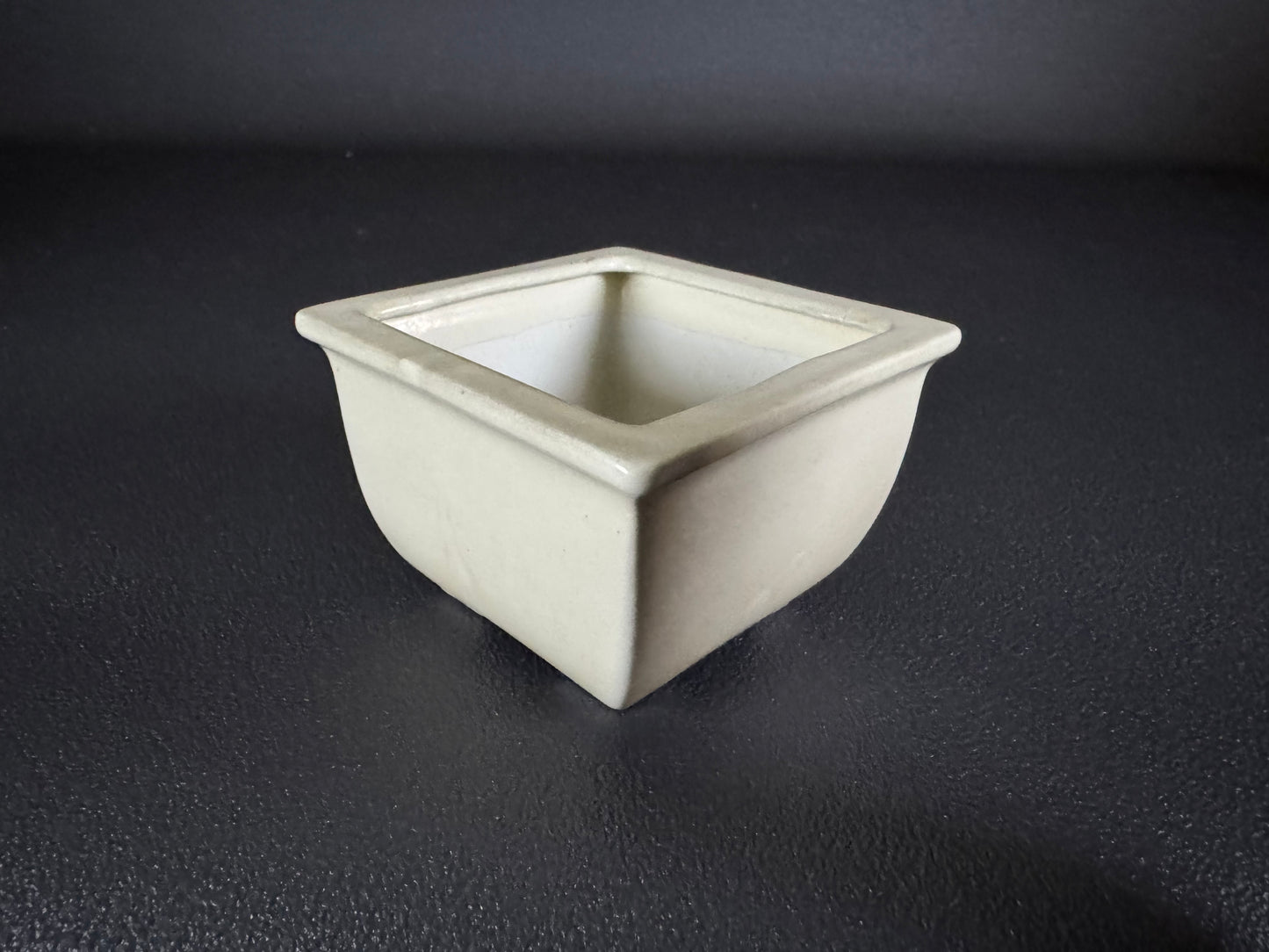 1st Generation ISHIDA SHOSEKI 石田 祥石,  White Porcelain 8cm