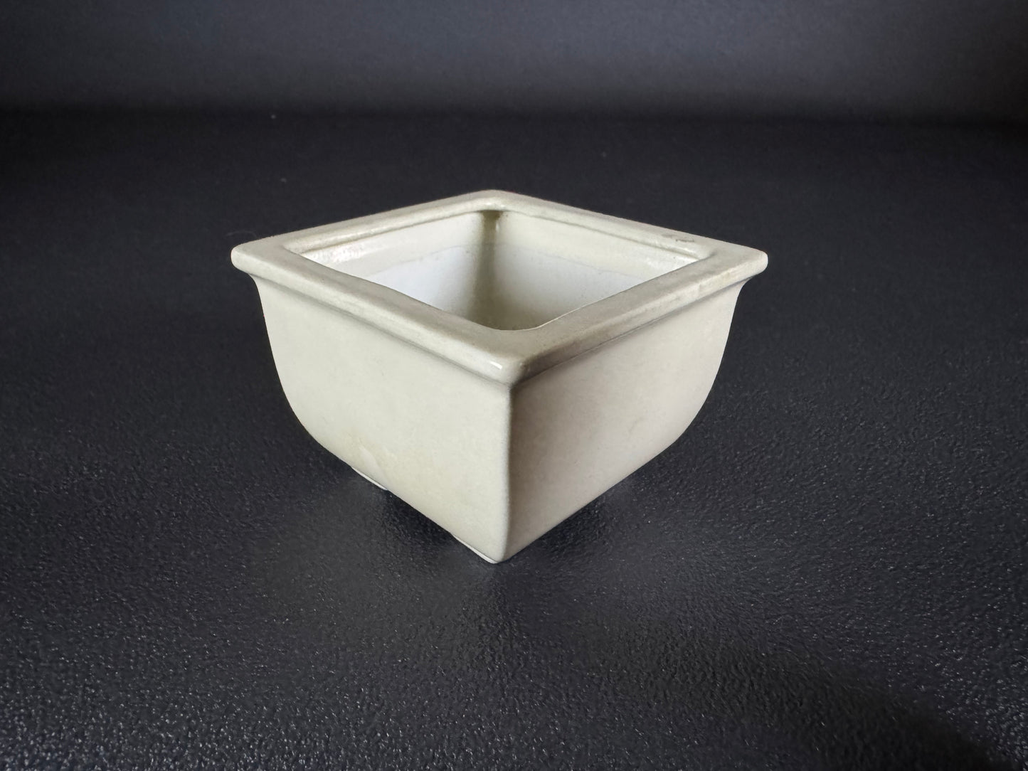 1st Generation ISHIDA SHOSEKI 石田 祥石,  White Porcelain 8cm