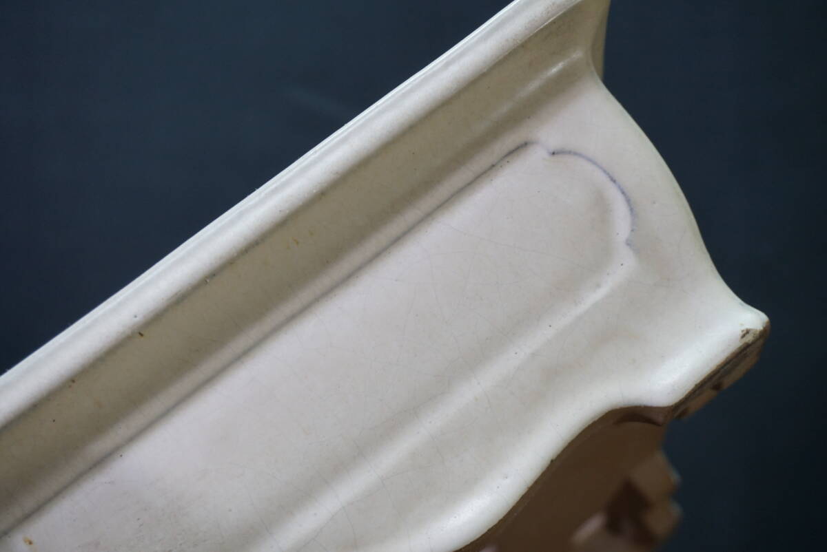 YAMAAKI 3rd Generation (Kataoka Toshio) "爪描き"- 常滑-37.3cm Rectangular White-Glazed