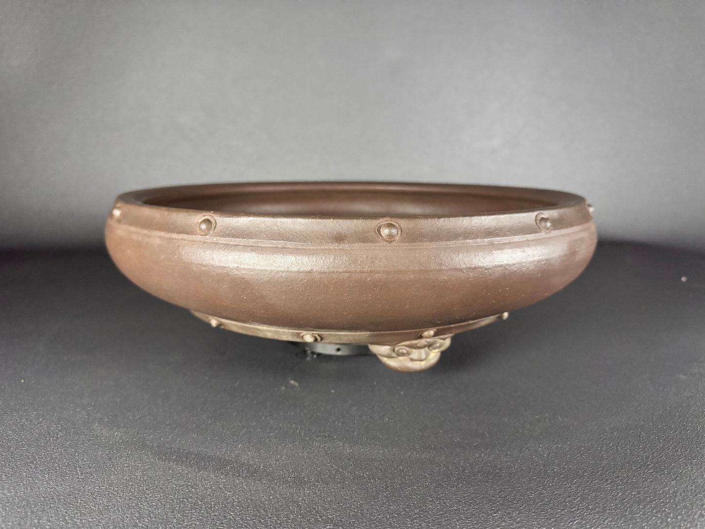 YAMAAKI 3rd Generation (Kataoka Toshio) "爪描き"- 常滑-35.5 Ribbed Demon-Footed Round Pot 35.5cm